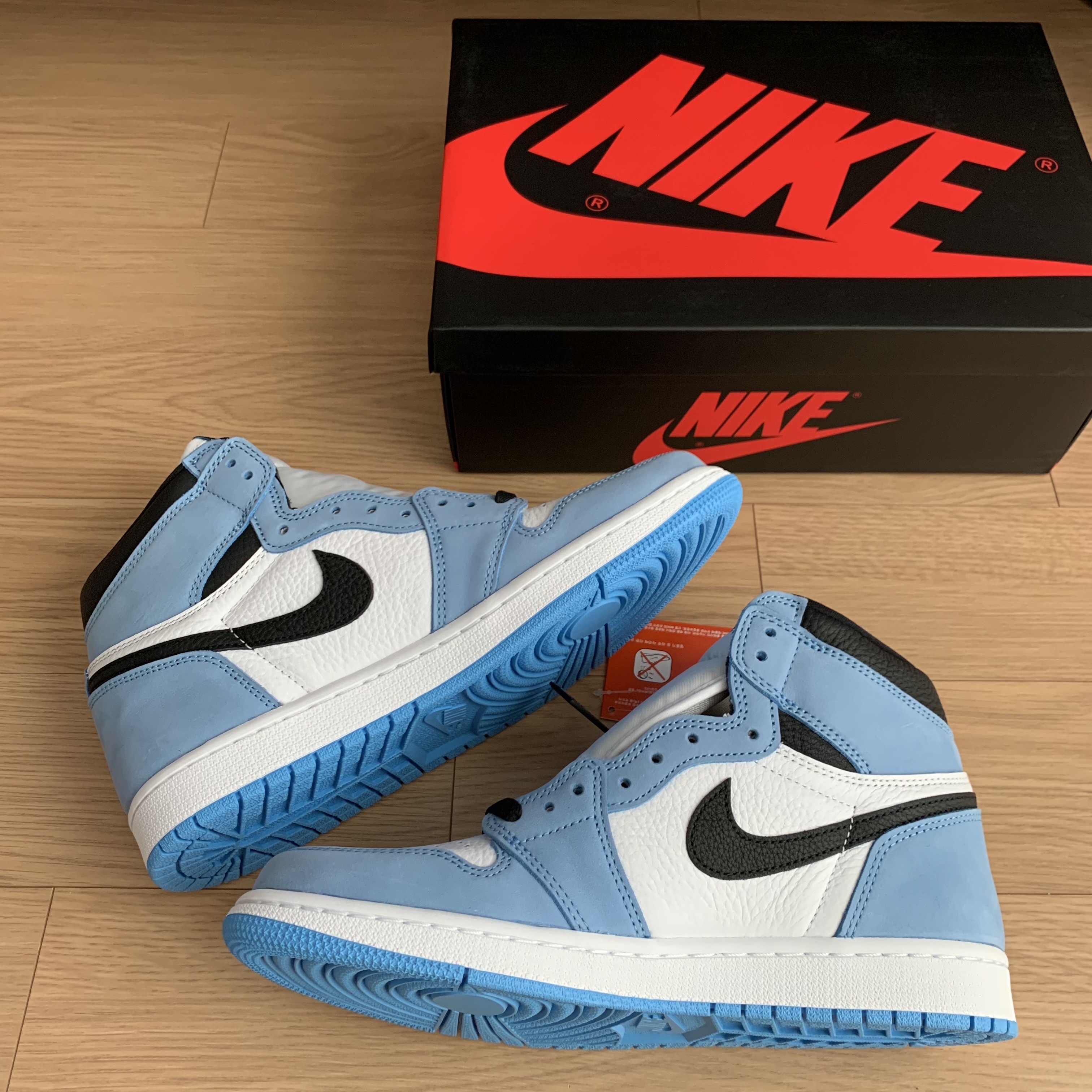 Jordan 1 Retro High OG University Blue 착용 스타일 - 2