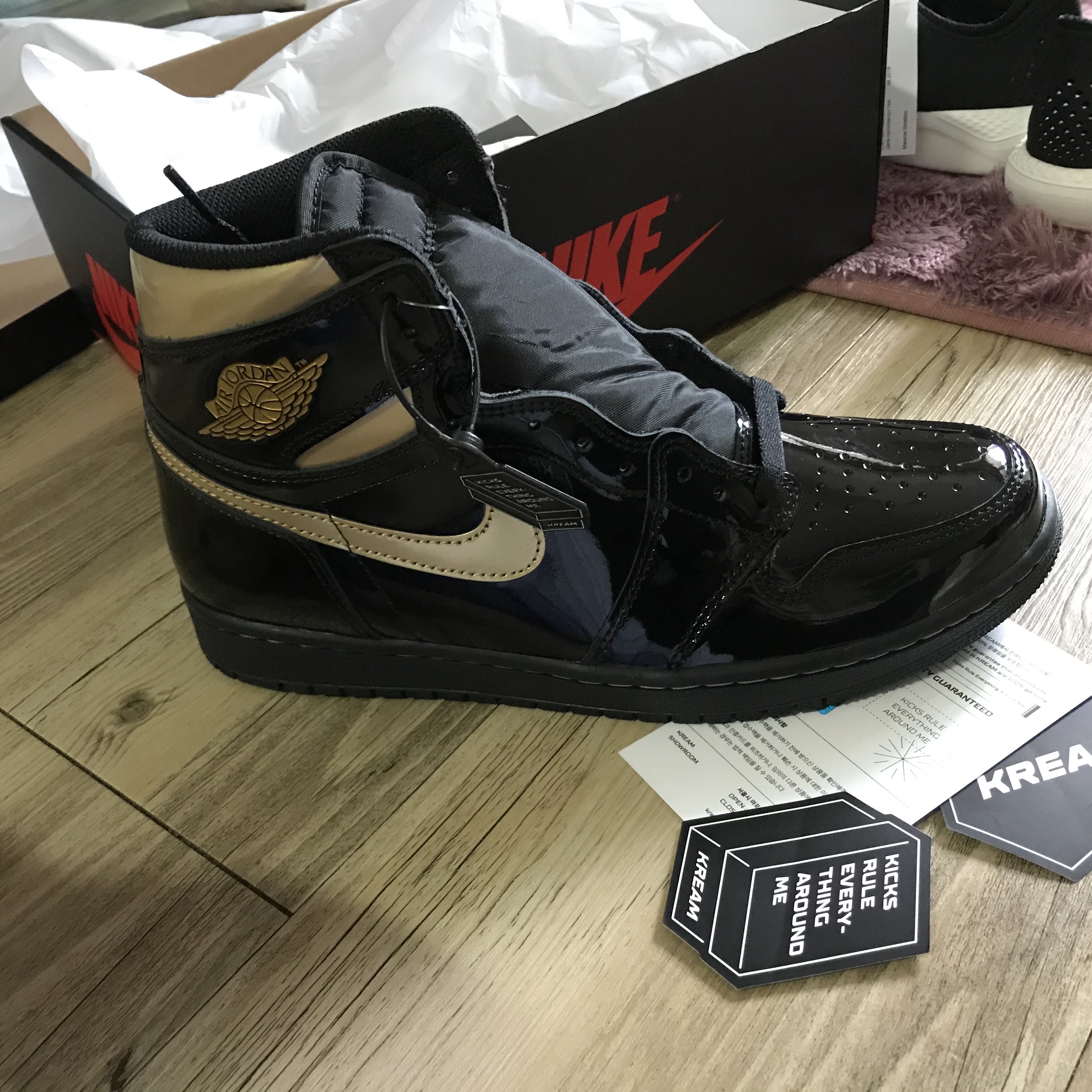 Jordan 1 Retro High OG Metallic Gold 착용 스타일