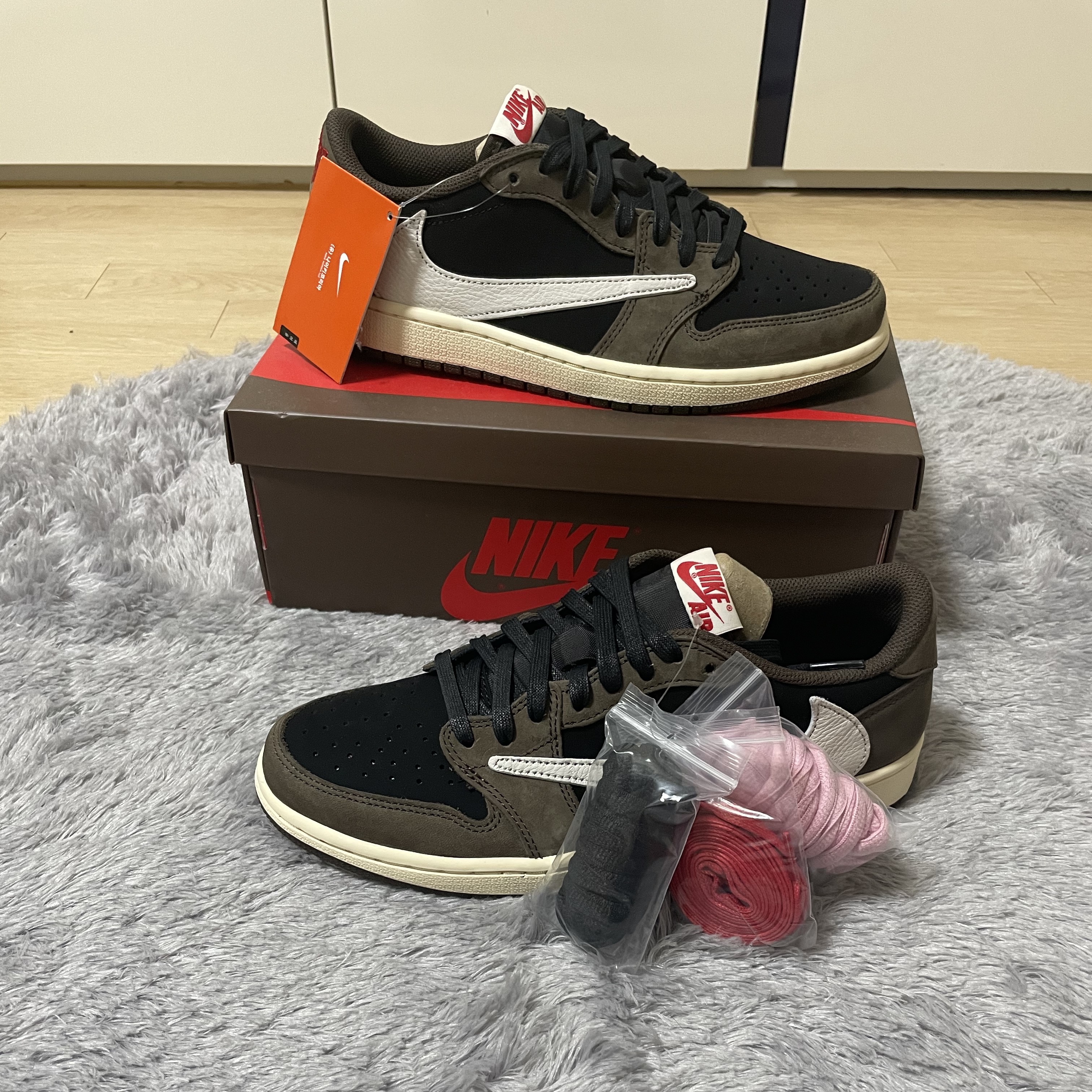 Jordan 1 x Travis Scott Retro Low OG SP Mocha 착용 스타일