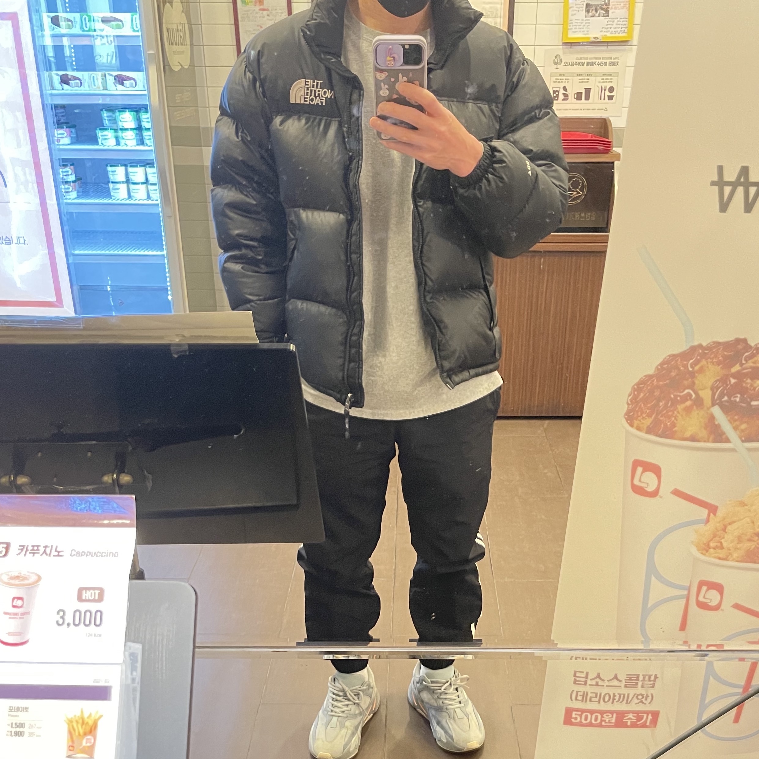 Adidas Yeezy Boost 700 Inertia 착용 스타일