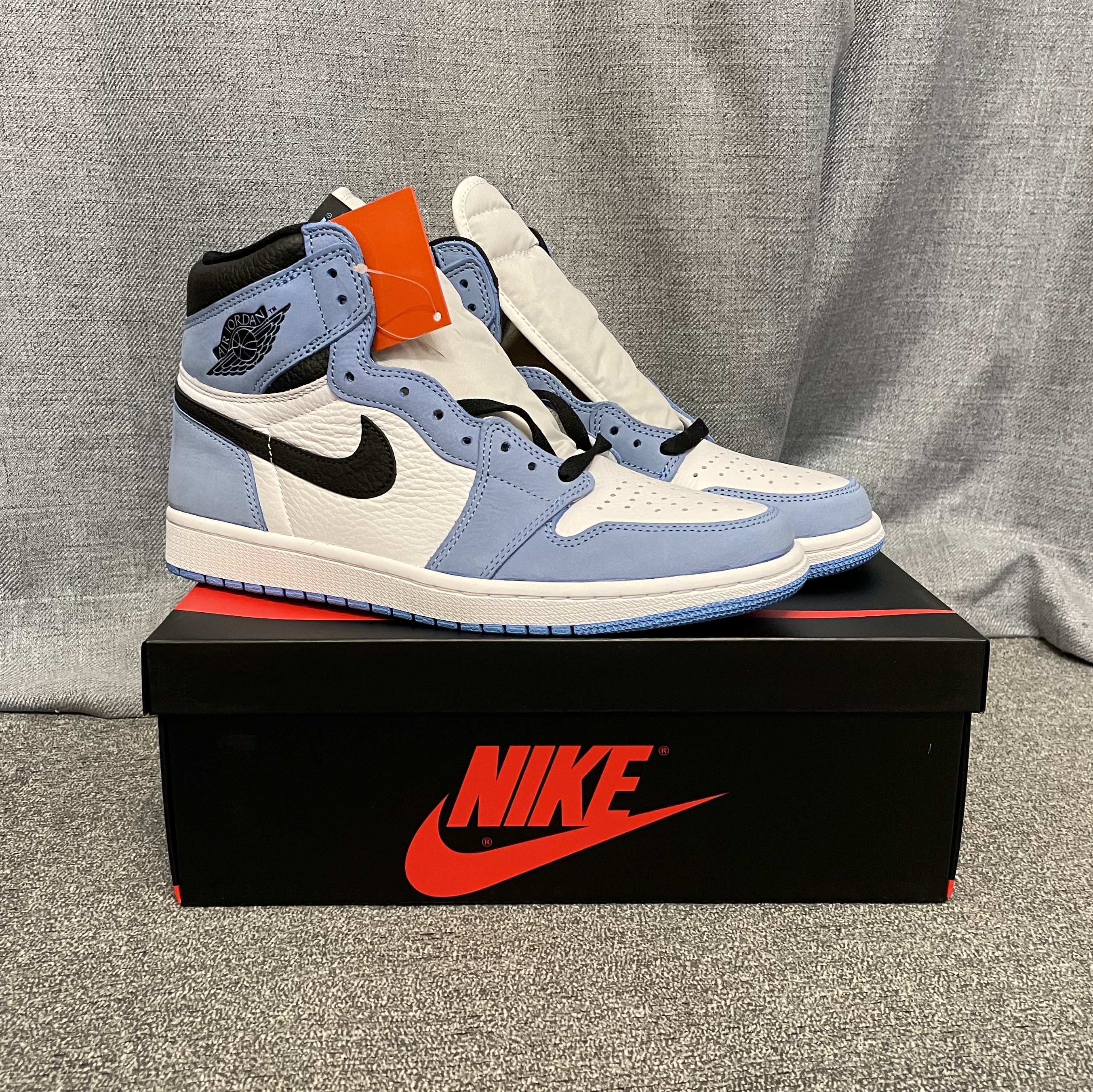Jordan 1 Retro High OG University Blue 착용 스타일
