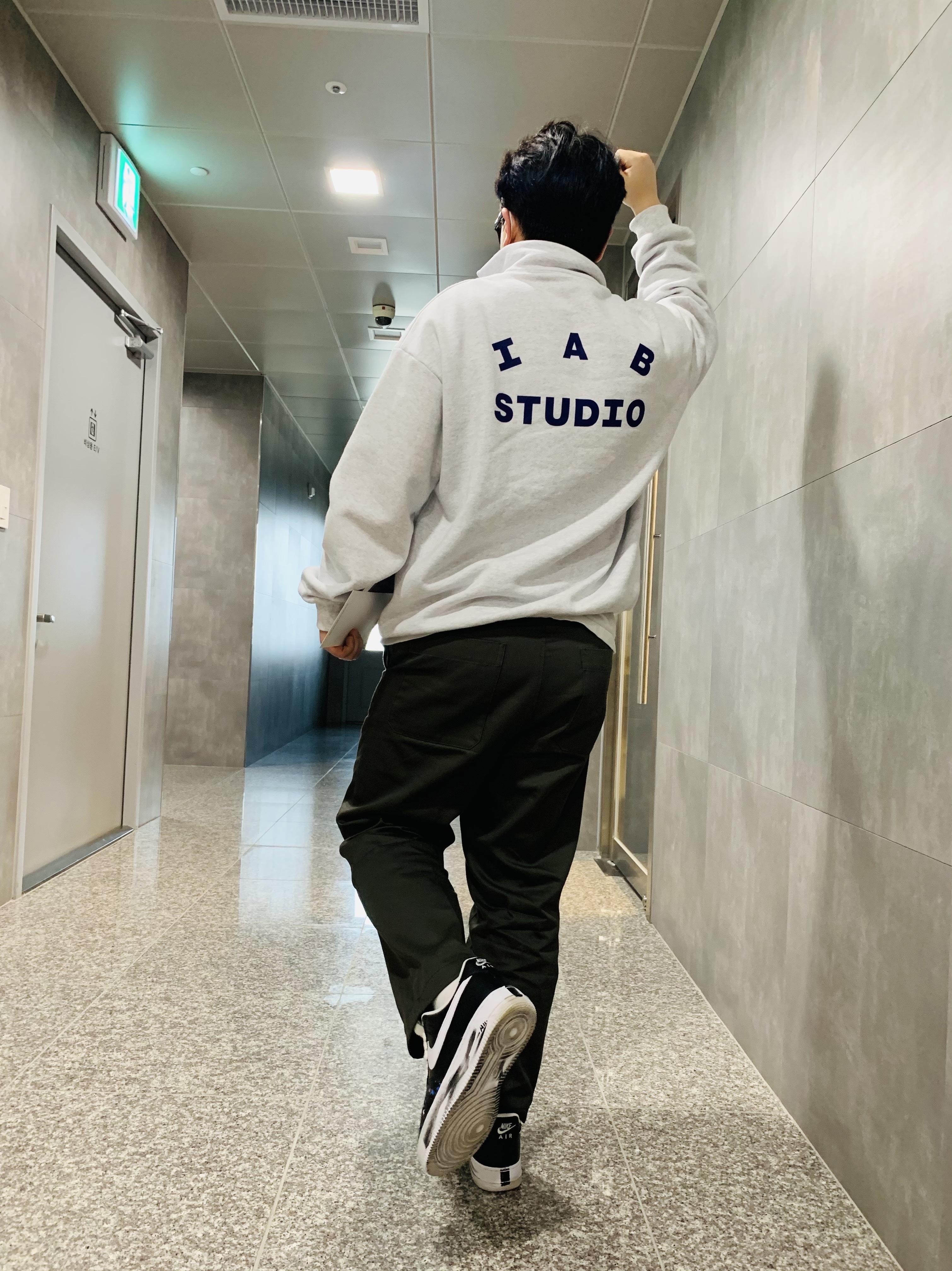 IAB Studio Half Zip Pullover Light Gray, Nike x Peaceminusone Air Force 1 Low Para-Noise 착용 스타일