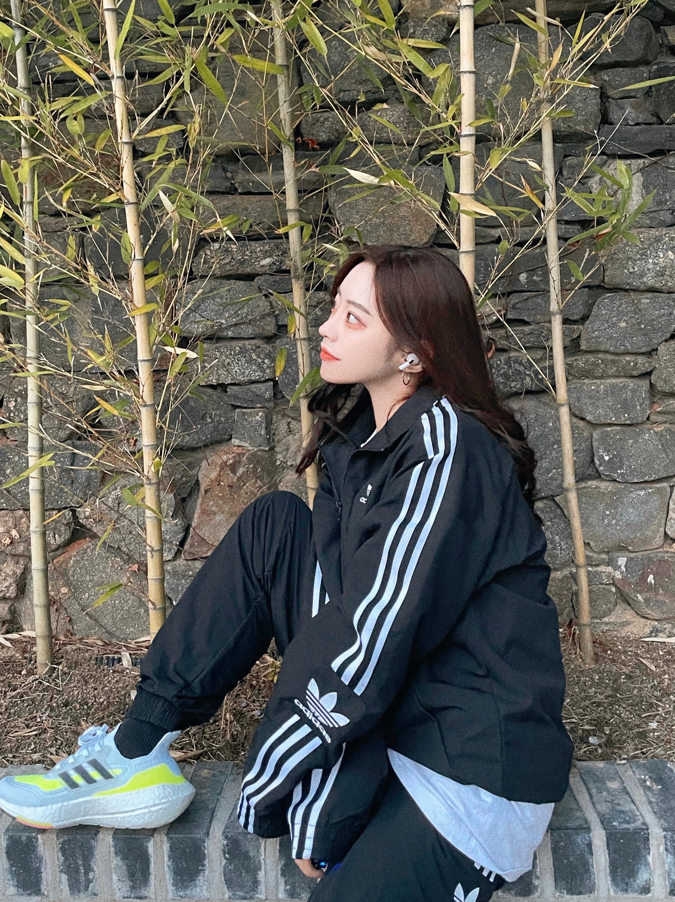 Adidas Ultraboost 21 Solar Yellow 착용 스타일 - 1