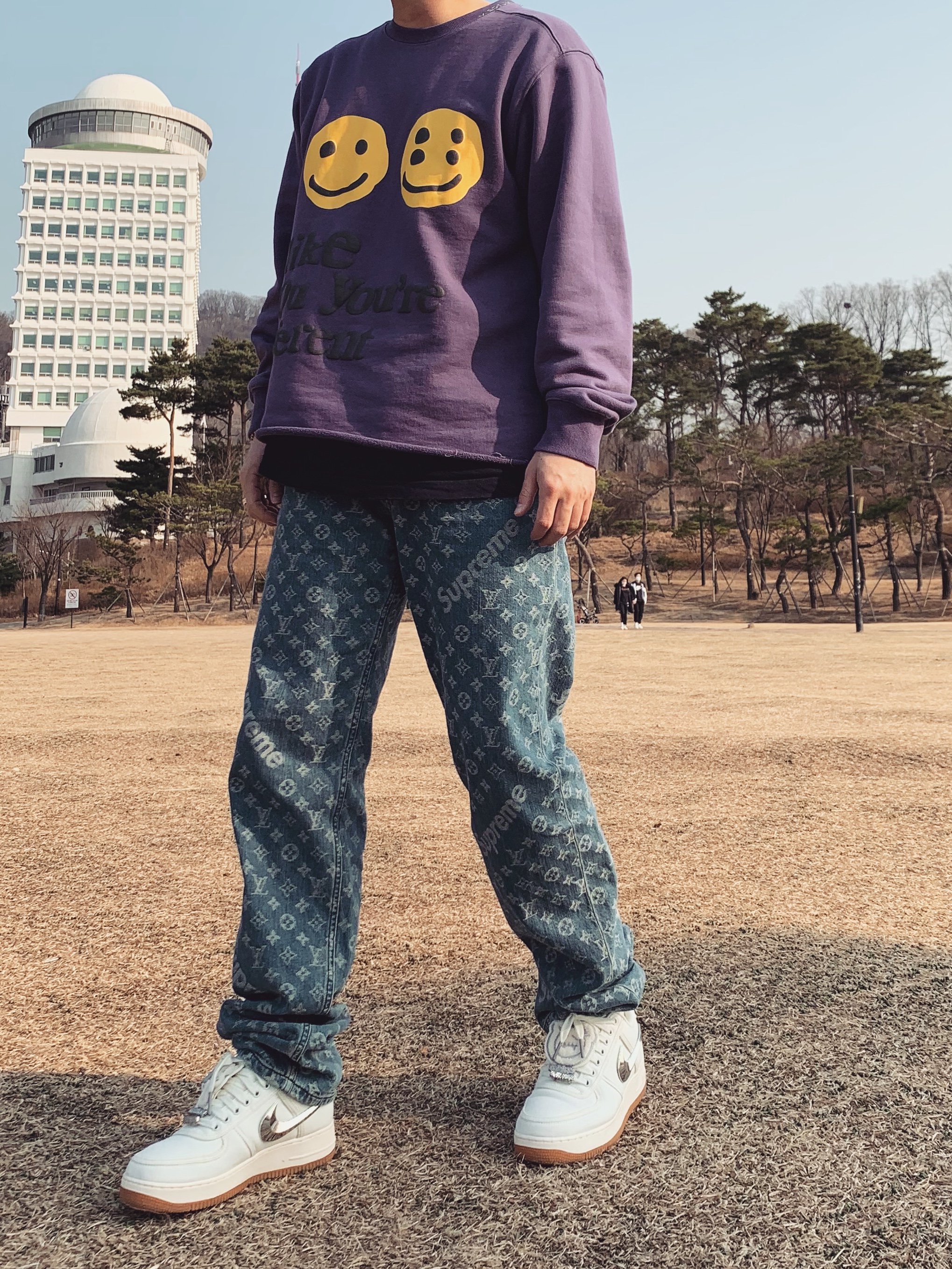 Nike x Travis Scott Air Force 1 Low Sail 착용 스타일