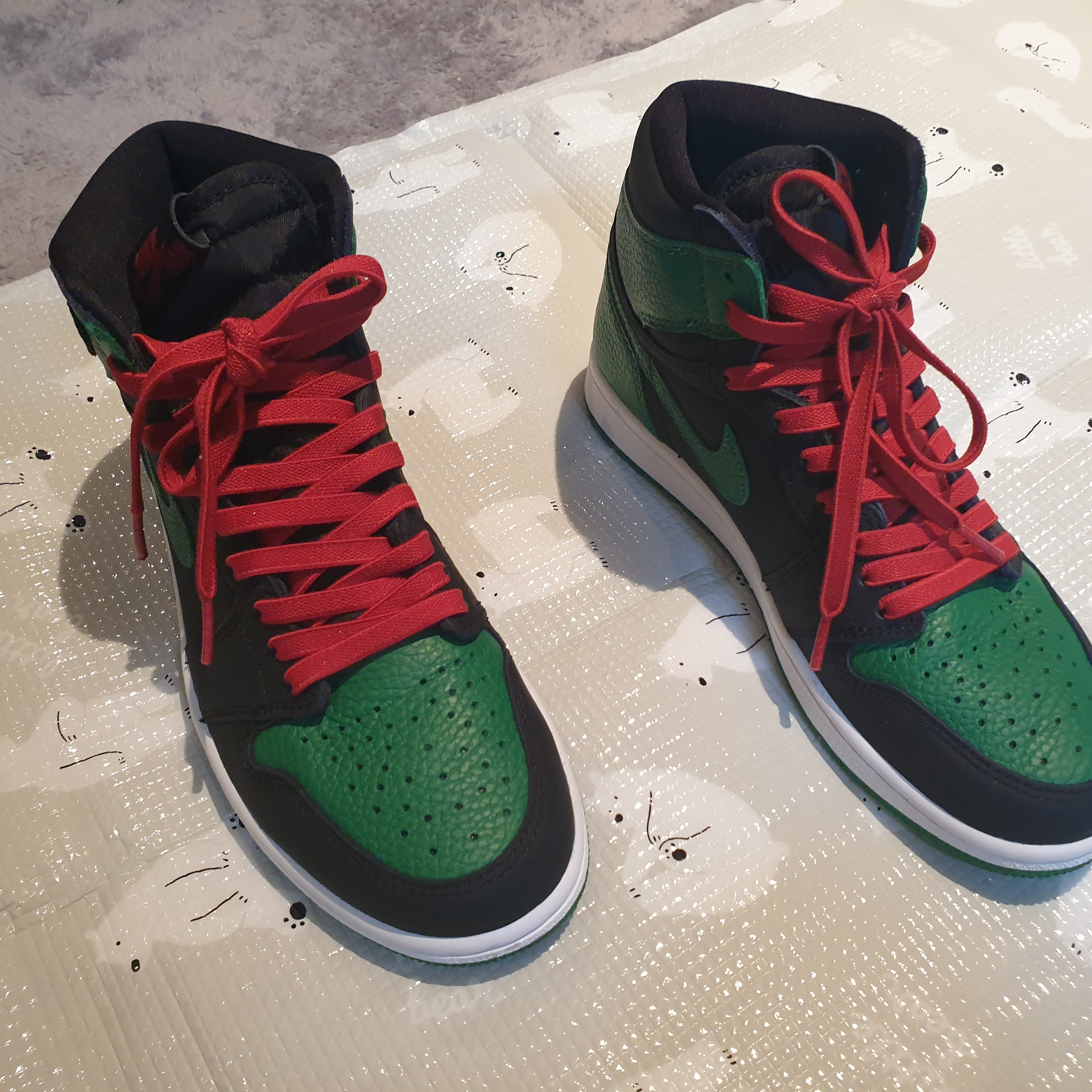Jordan 1 Retro High OG Pine Green Black, Jordan 1 Retro High OG Yin Yang White 착용 스타일 - 1