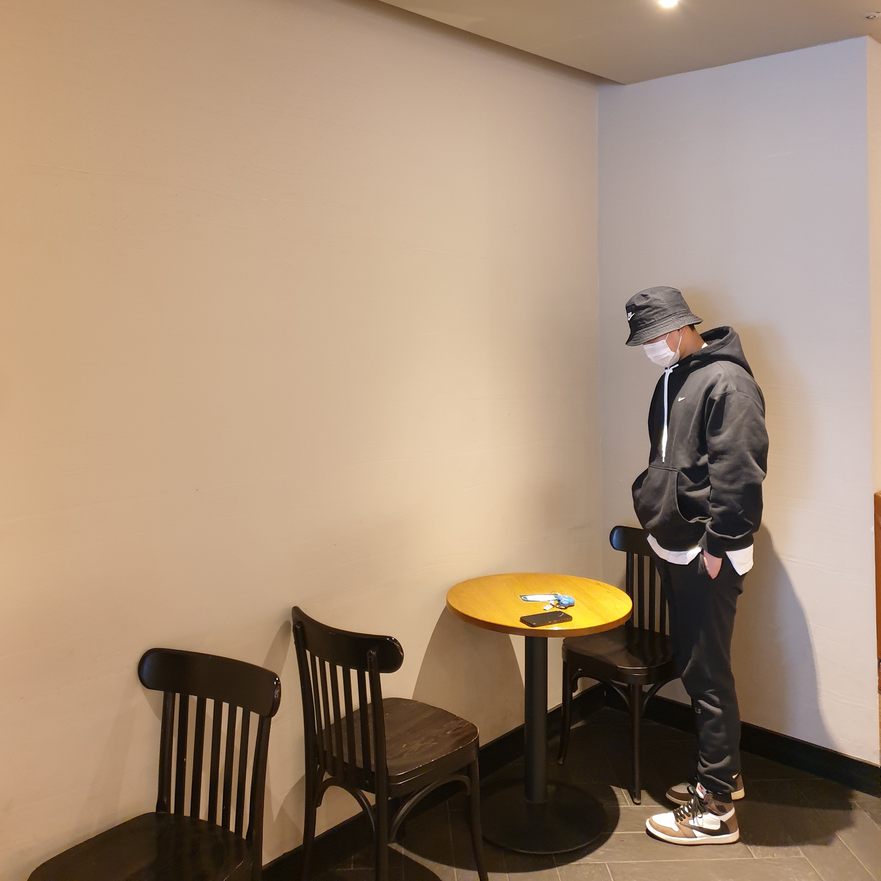 Nike M NRG Hoodie Black White, Essentials Sweatpants Dark Slate/Black 2020 착용 스타일