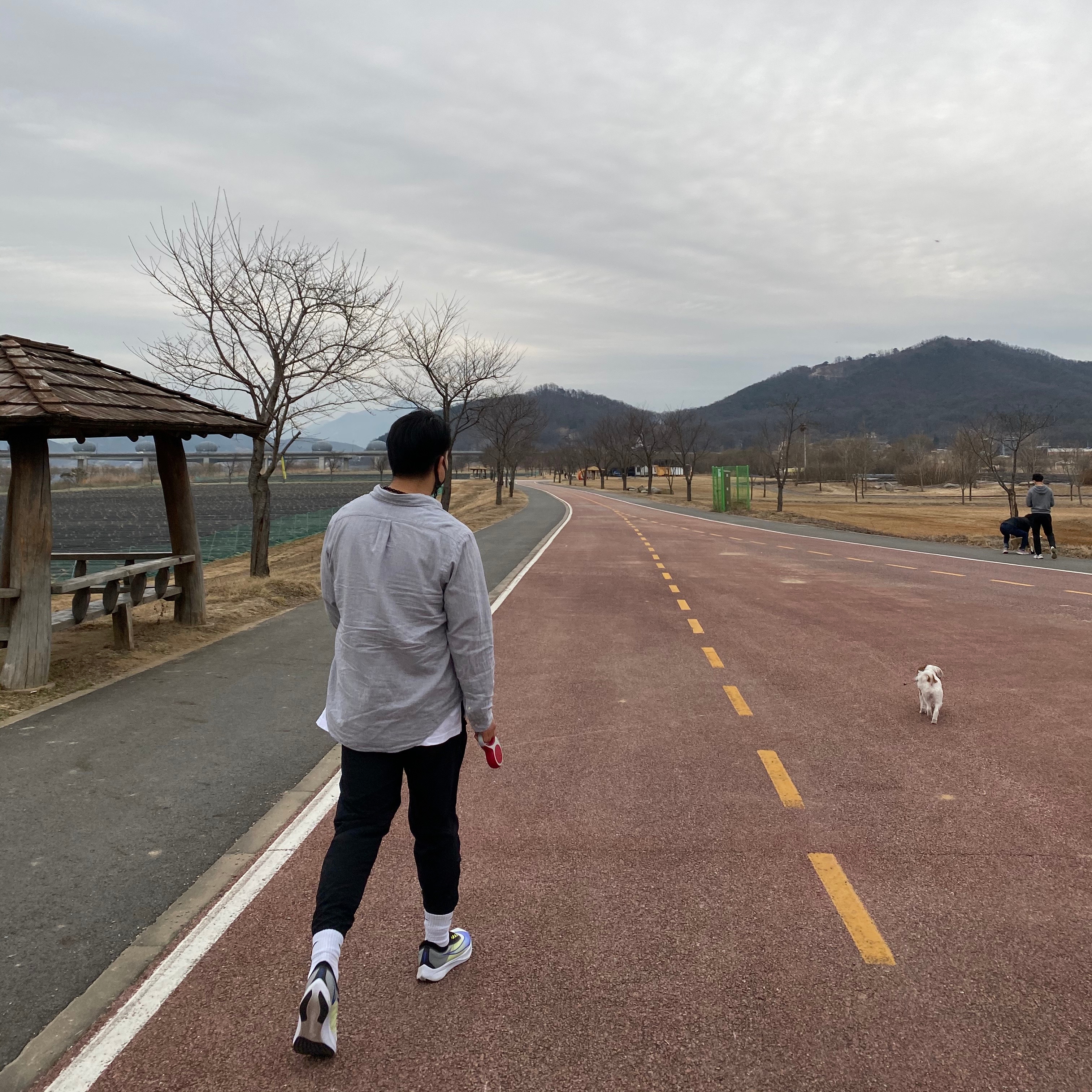 Nike ZoomX Vaporfly Next% White Cyber 착용 스타일