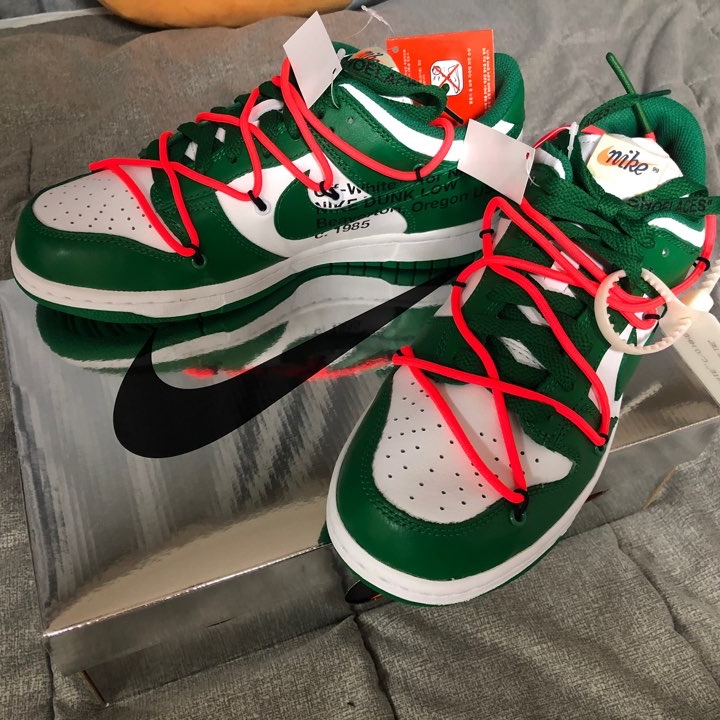 Nike x Off-White Dunk Low Pine Green, Nike x Off-White Dunk Low University Gold Midnight Navy 착용 스타일 - 1