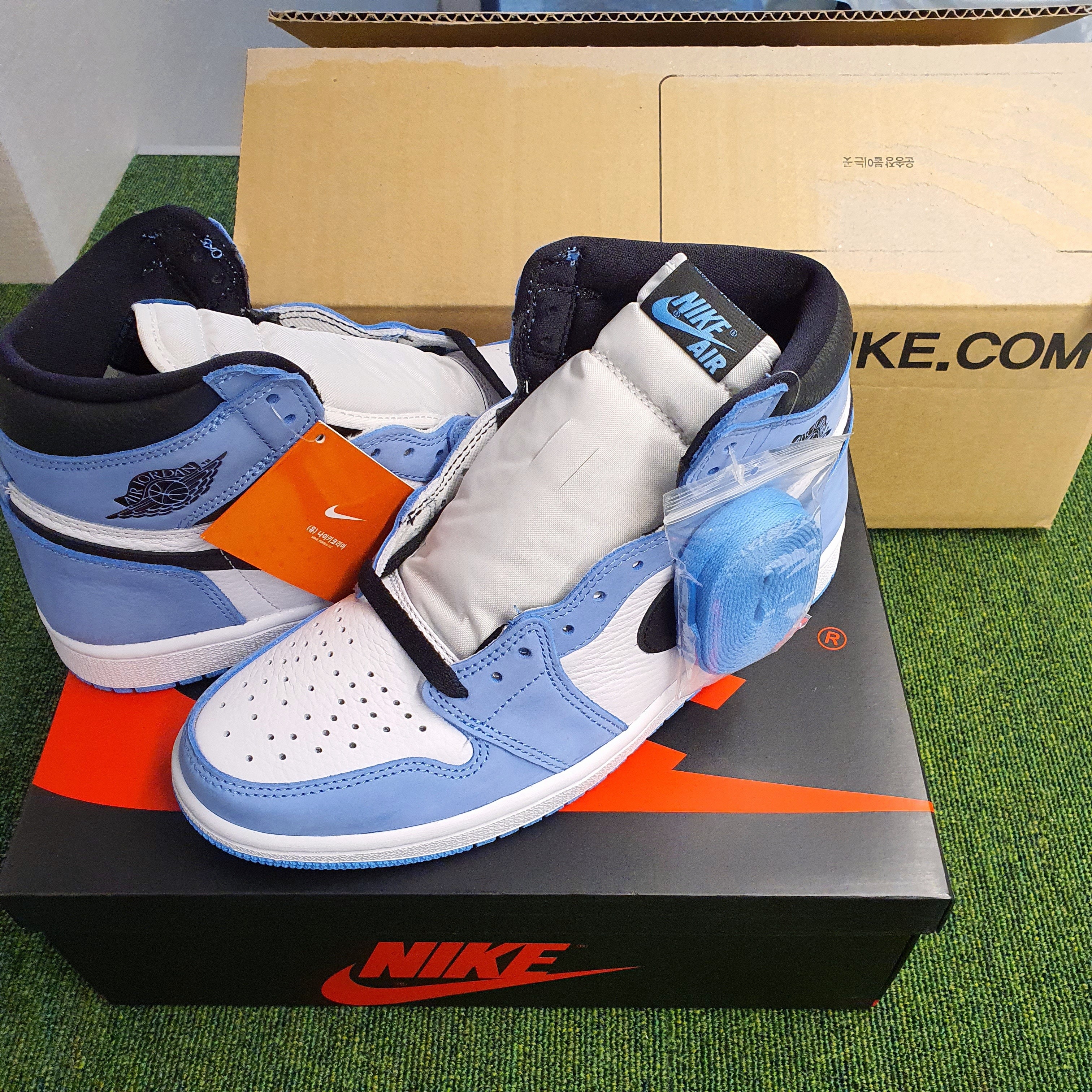 Jordan 1 Retro High OG University Blue 착용 스타일 - 5