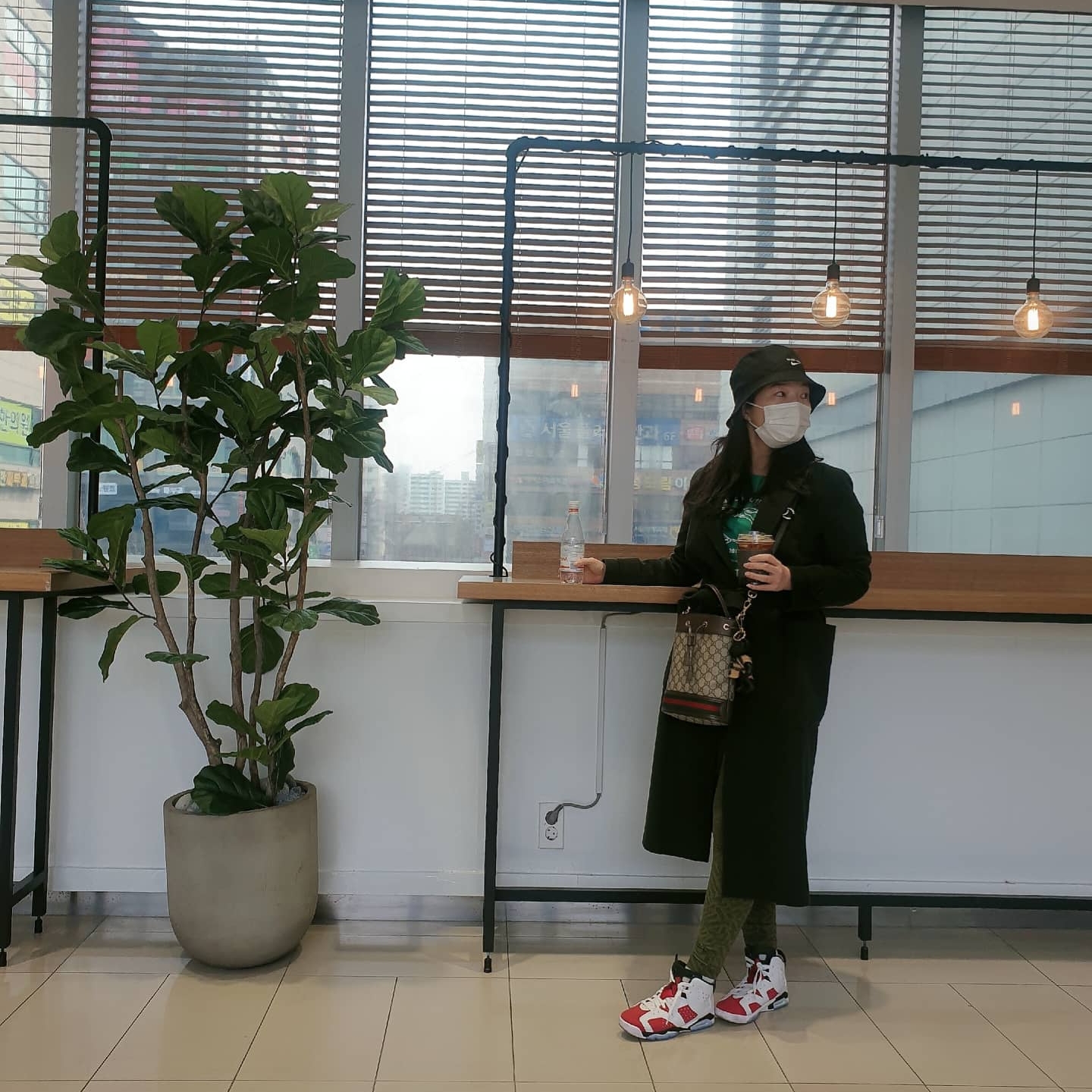 Nike x Fear of God Air Fear of God 1 String The Question, (GS) Jordan 6 Retro Carmine 2021 착용 스타일 - 2