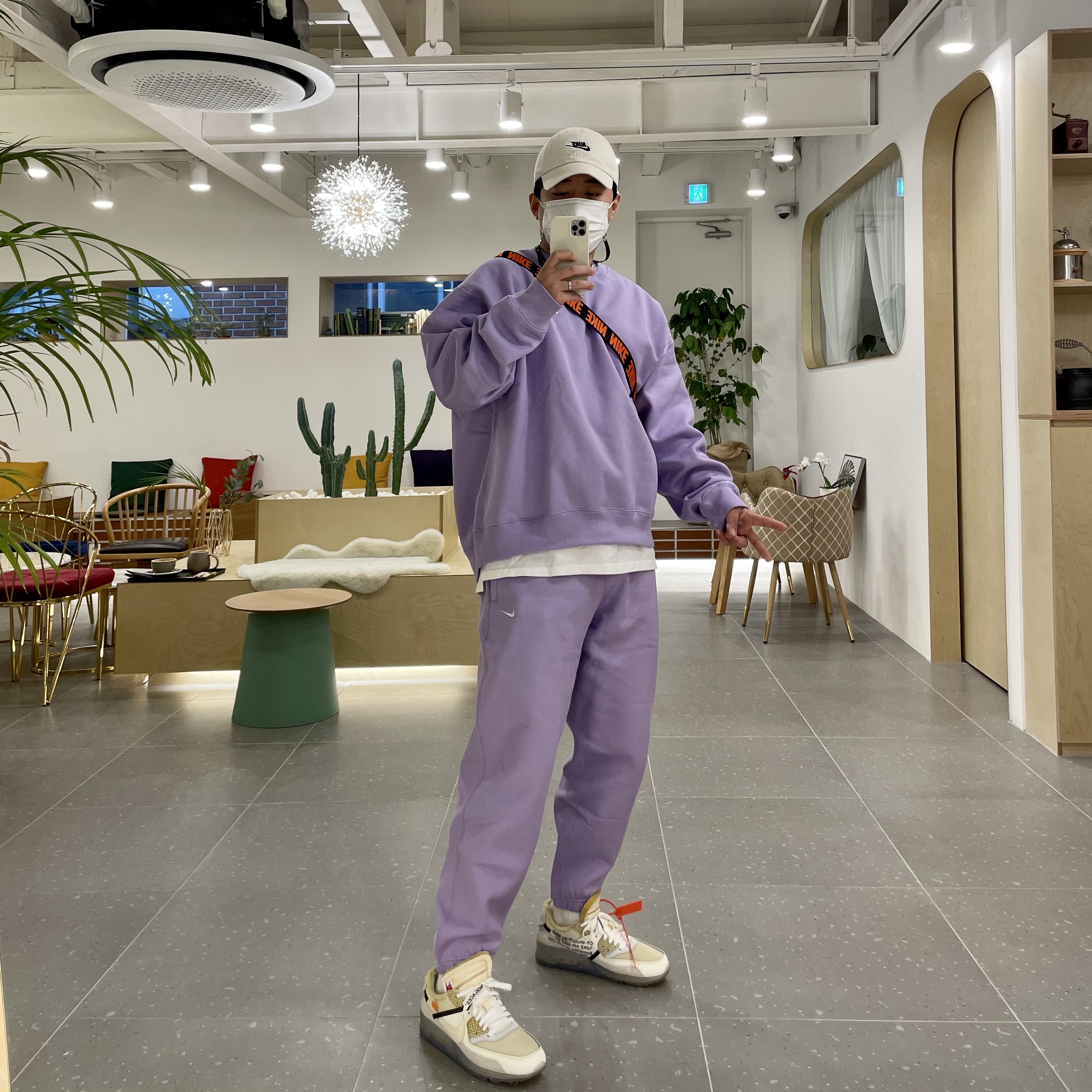 Nike x Off-White Air Max 90 The Ten, Nike NRG Solo Swoosh Fleece Pants Urban Lilac - Asia 착용 스타일 - 1