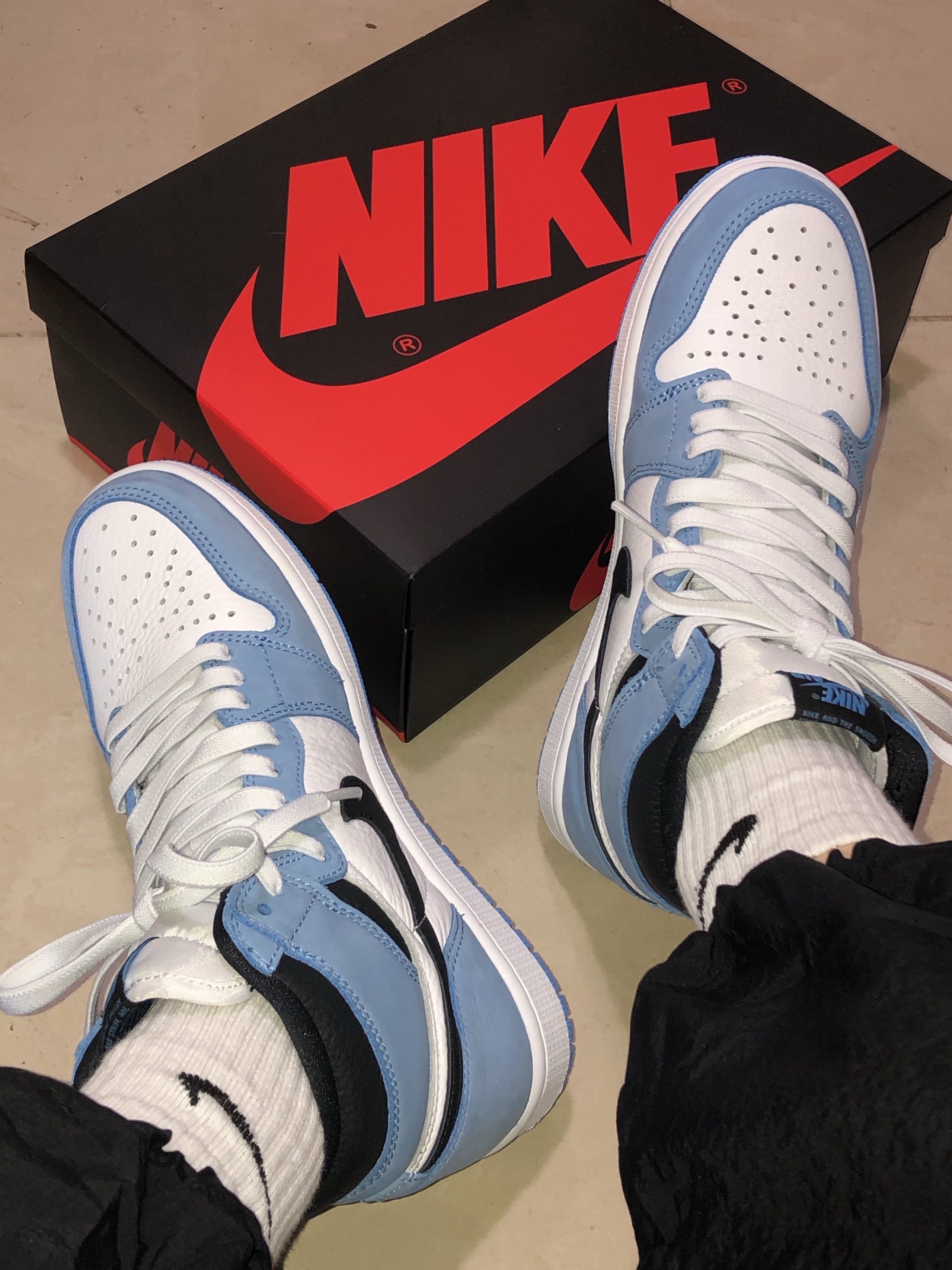 Jordan 1 Retro High OG University Blue, (GS) Jordan 1 Retro High OG University Blue 착용 스타일 - 2