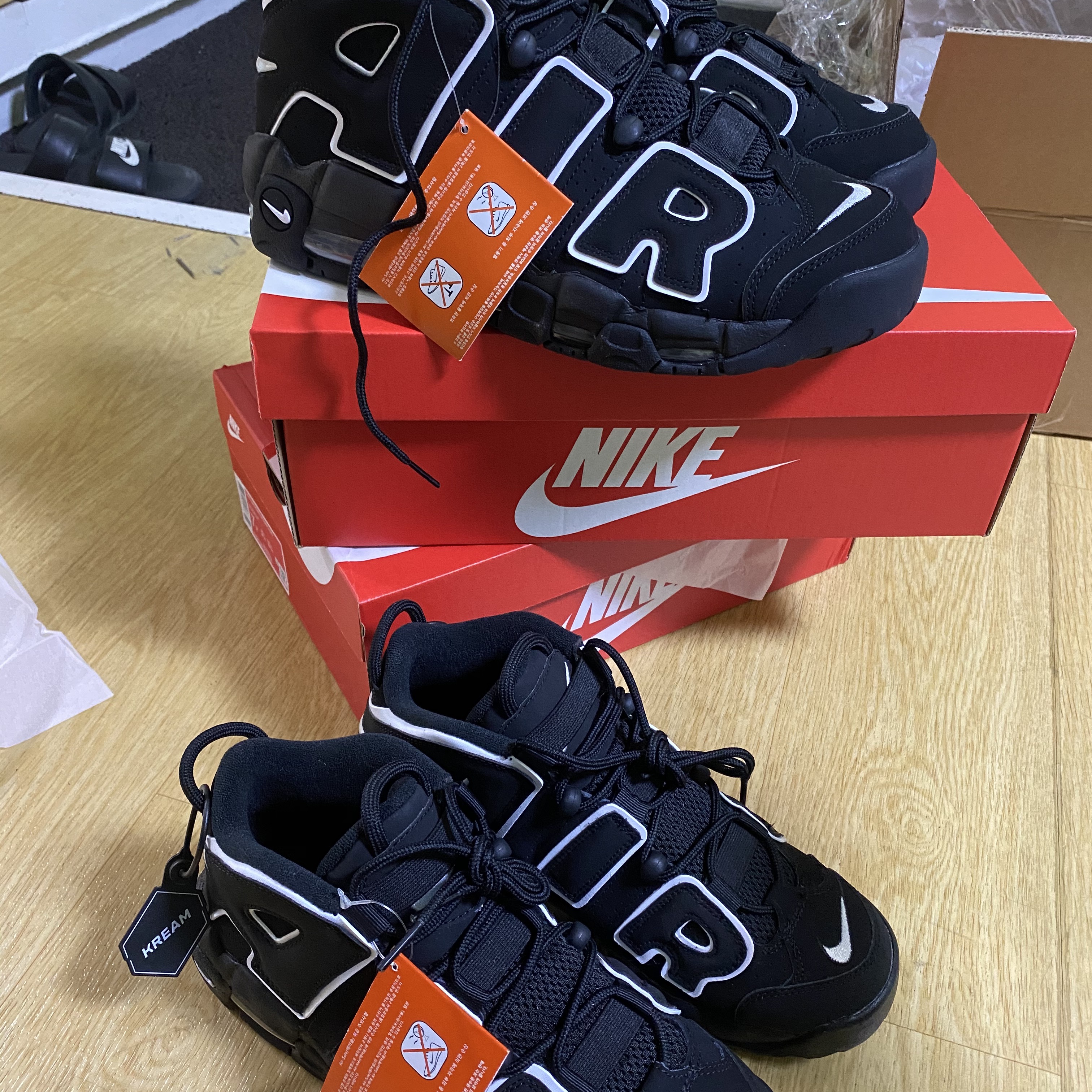 Nike Air More Uptempo Black White 2020, (GS) Nike Air More Uptempo Black White 2020 착용 스타일 - 2