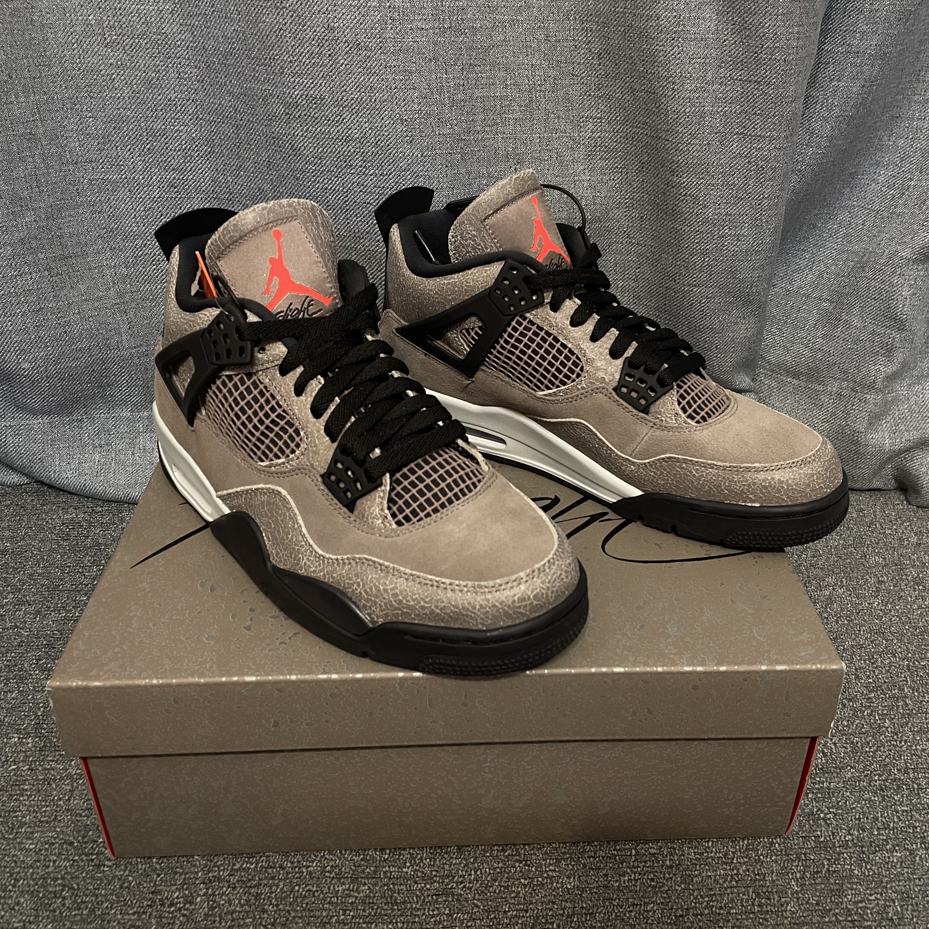 Jordan 4 Retro Taupe Haze 착용 스타일