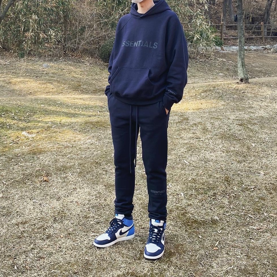 Essentials Logo Hoodie Navy/Dark Navy - Ssense Exclusive, Essentials Fleece Lounge Pants Navy/Dark Navy - Ssense Exclusive 착용 스타일