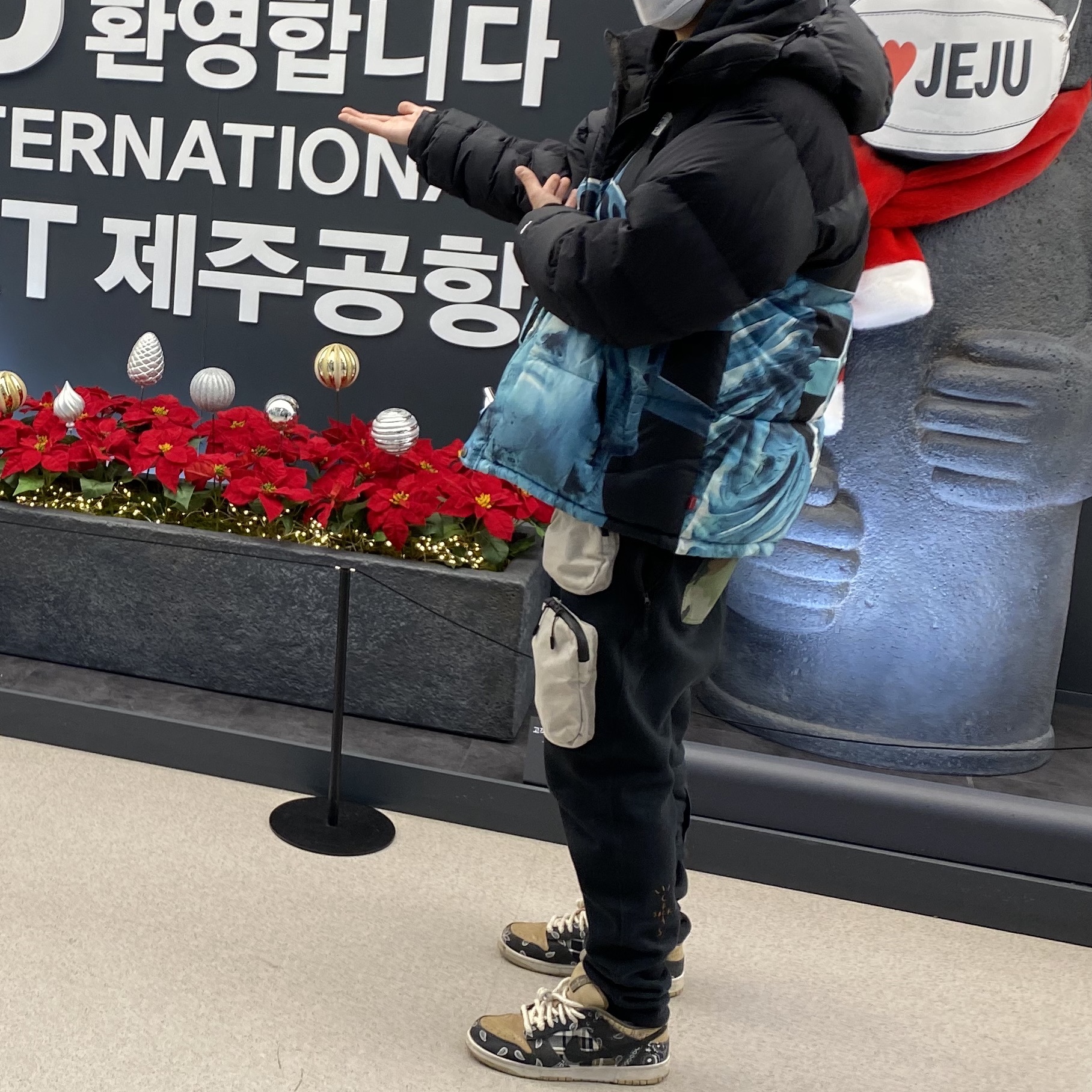 Nike x Travis Scott SB Dunk Low, Supreme x The North Face Statue of Liberty Baltoro Jacket Black - 19FW 착용 스타일
