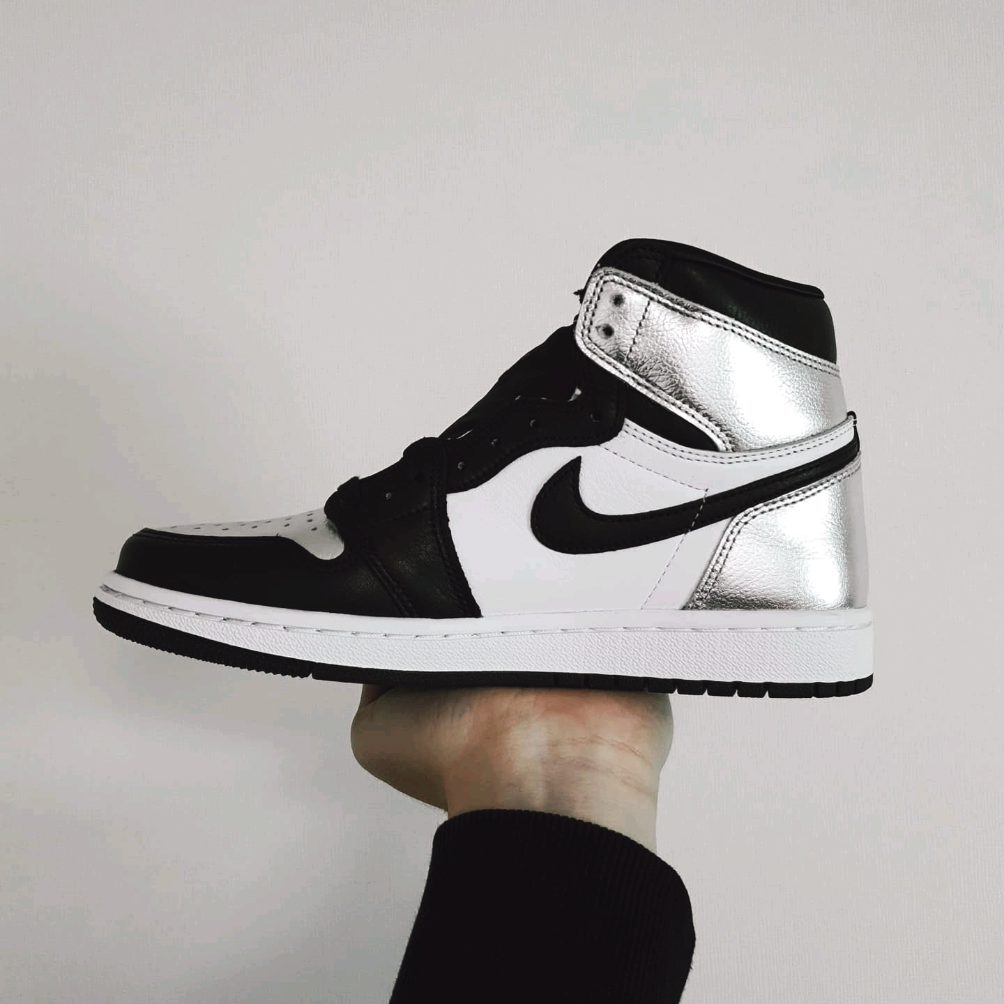 (W) Jordan 1 Retro High OG Silver Toe 착용 스타일 - 2