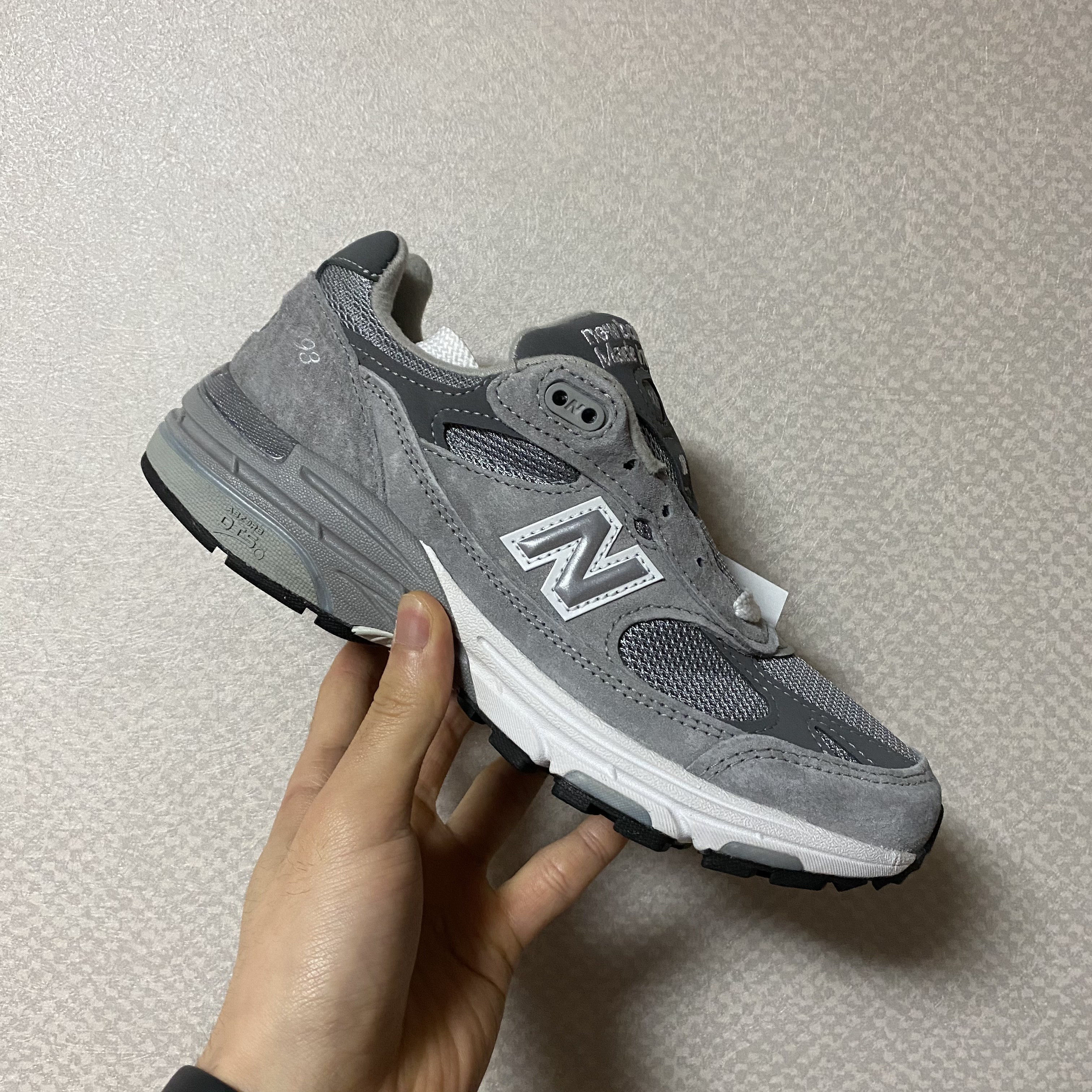 (W) New Balance 993 Made in USA Grey - B Standard 착용 스타일