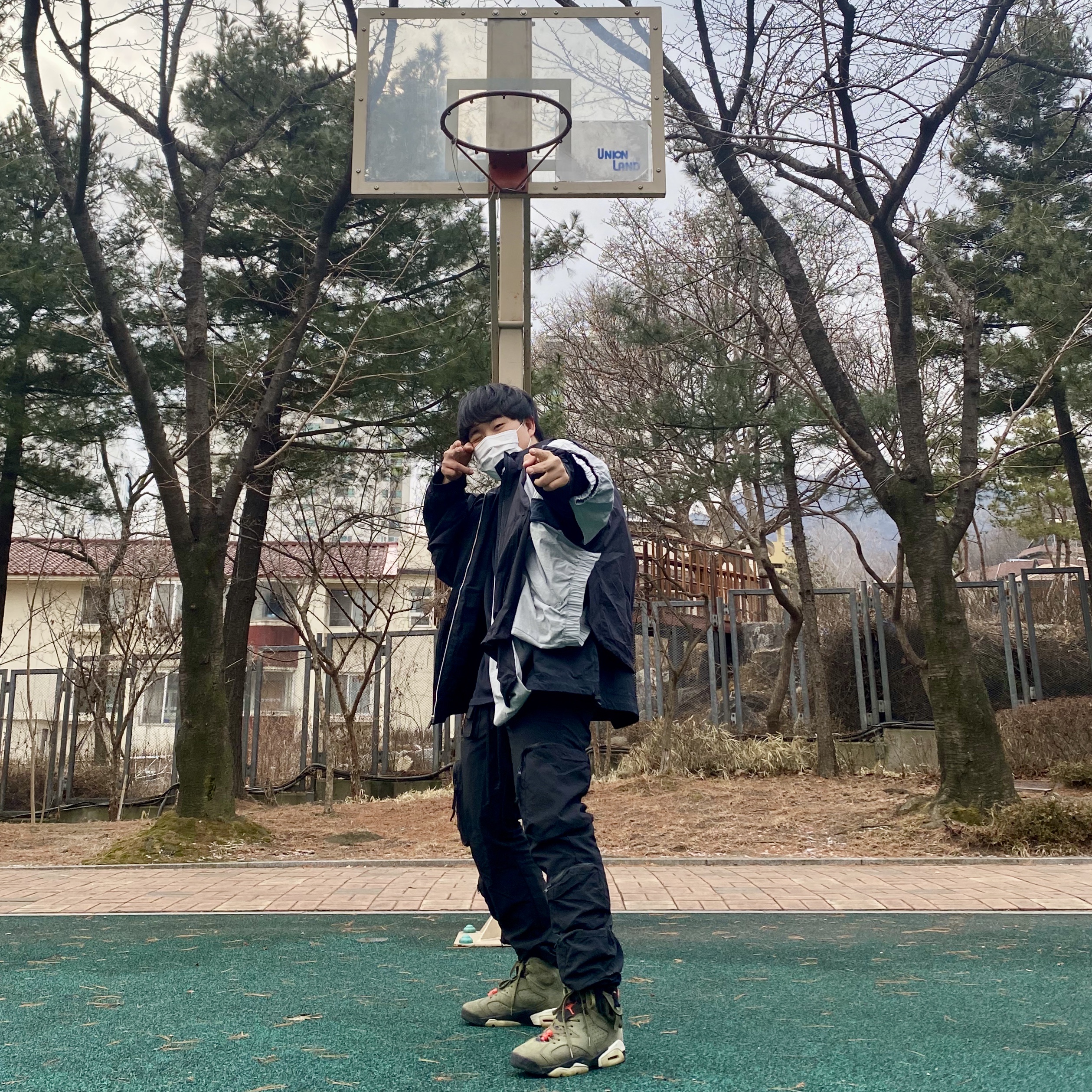 Jordan 6 x Travis Scott Retro Olive 착용 스타일