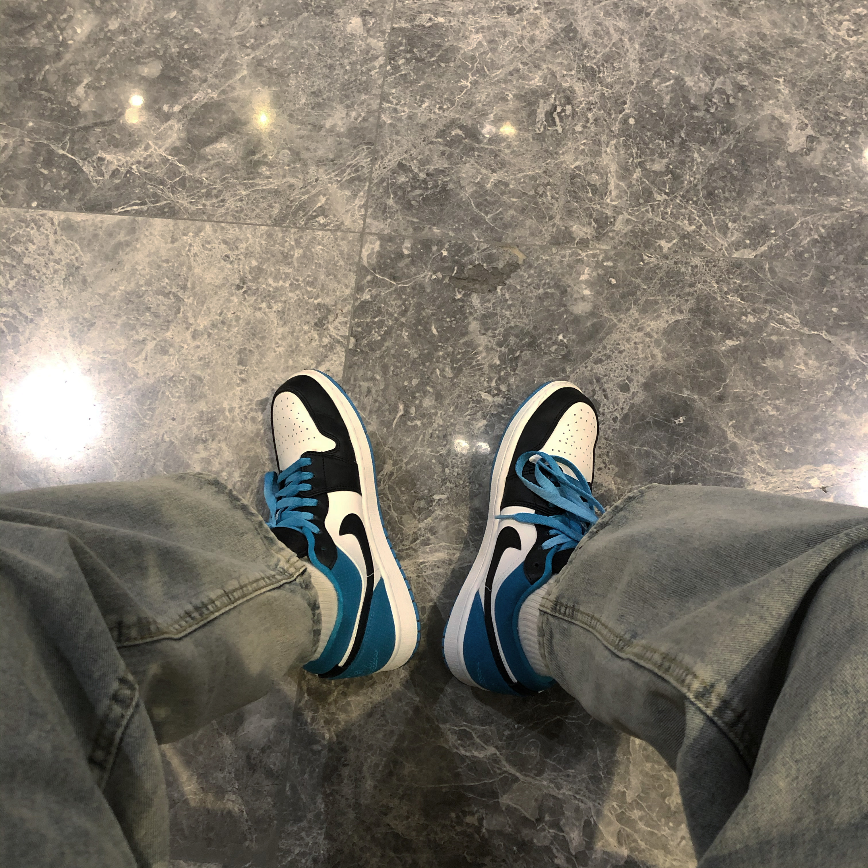 Jordan 1 Low SE Laser Blue 착용 스타일