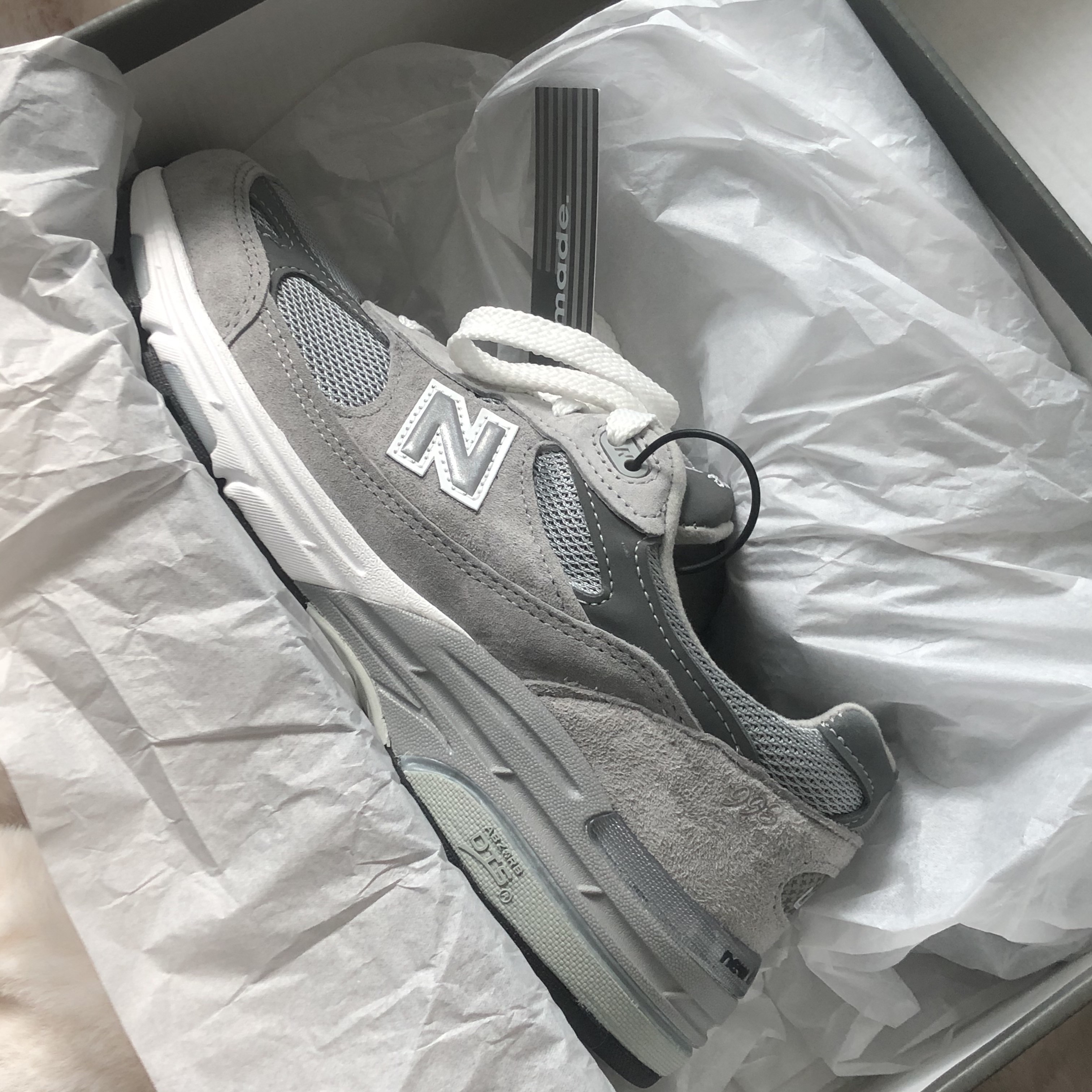 (W) New Balance 993 Made in USA Grey - B Standard 착용 스타일 - 2