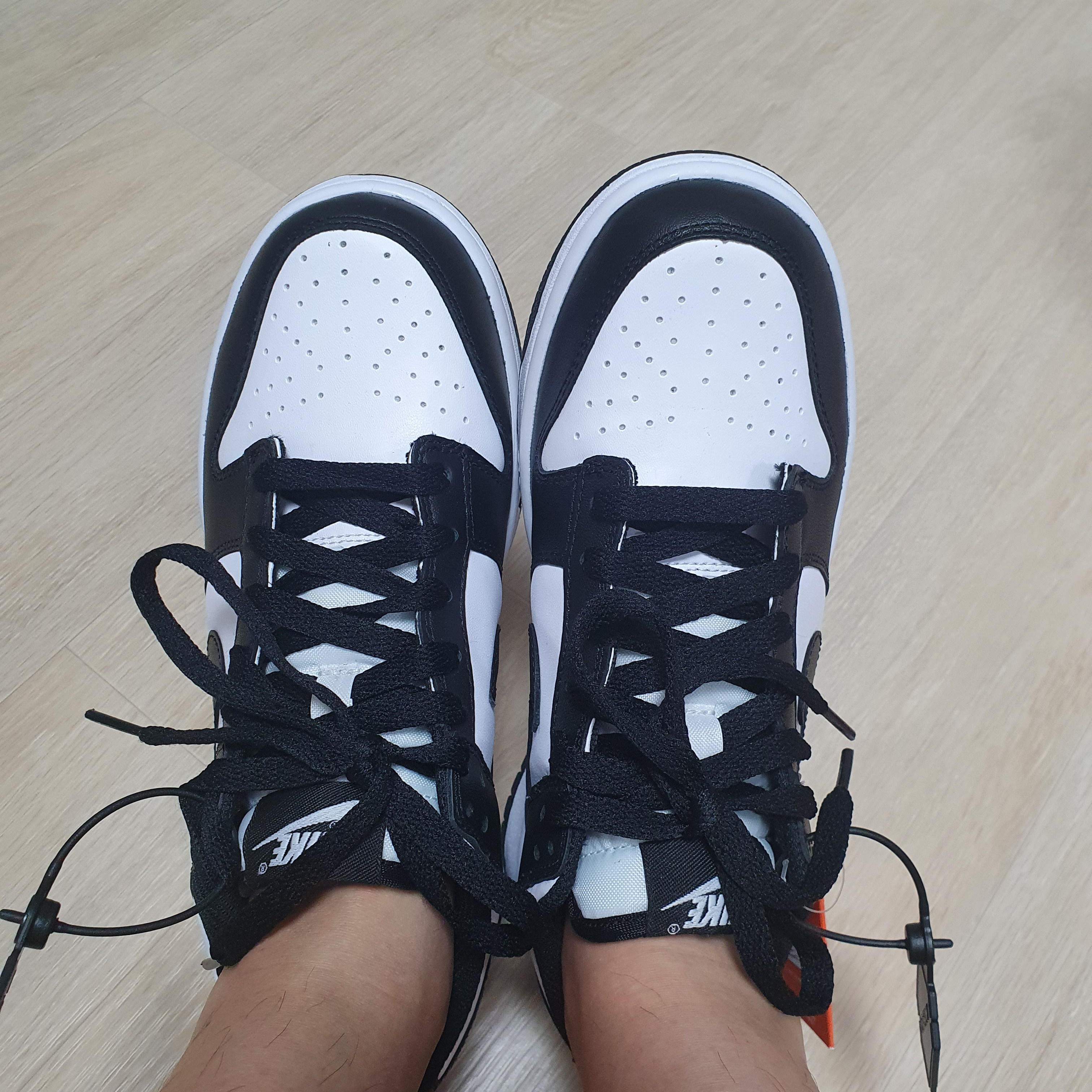 (GS) Nike Dunk Low Black 착용 스타일 - 2
