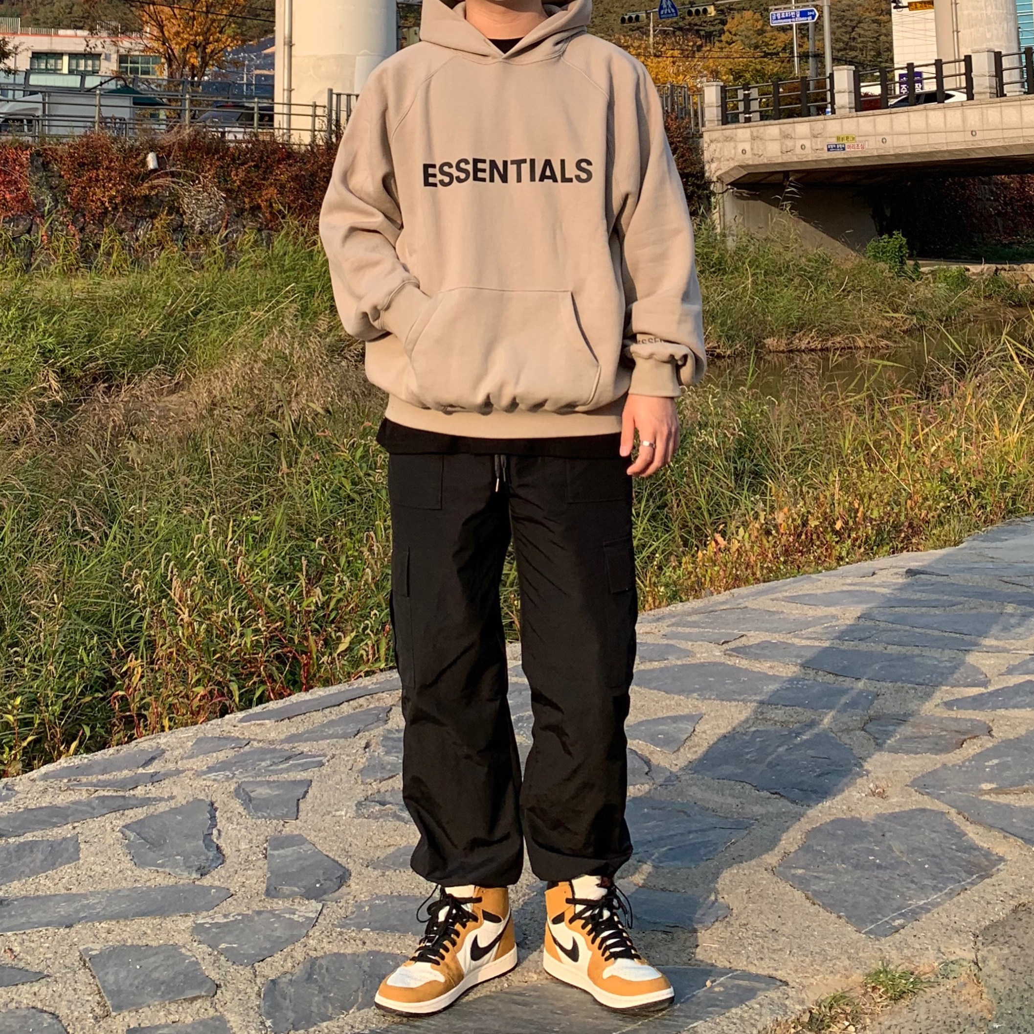 Jordan 1 Retro High Rookie of the Year, Essentials 3D Silicon Applique Pullover Hoodie Olive/Khaki - 20FW 착용 스타일