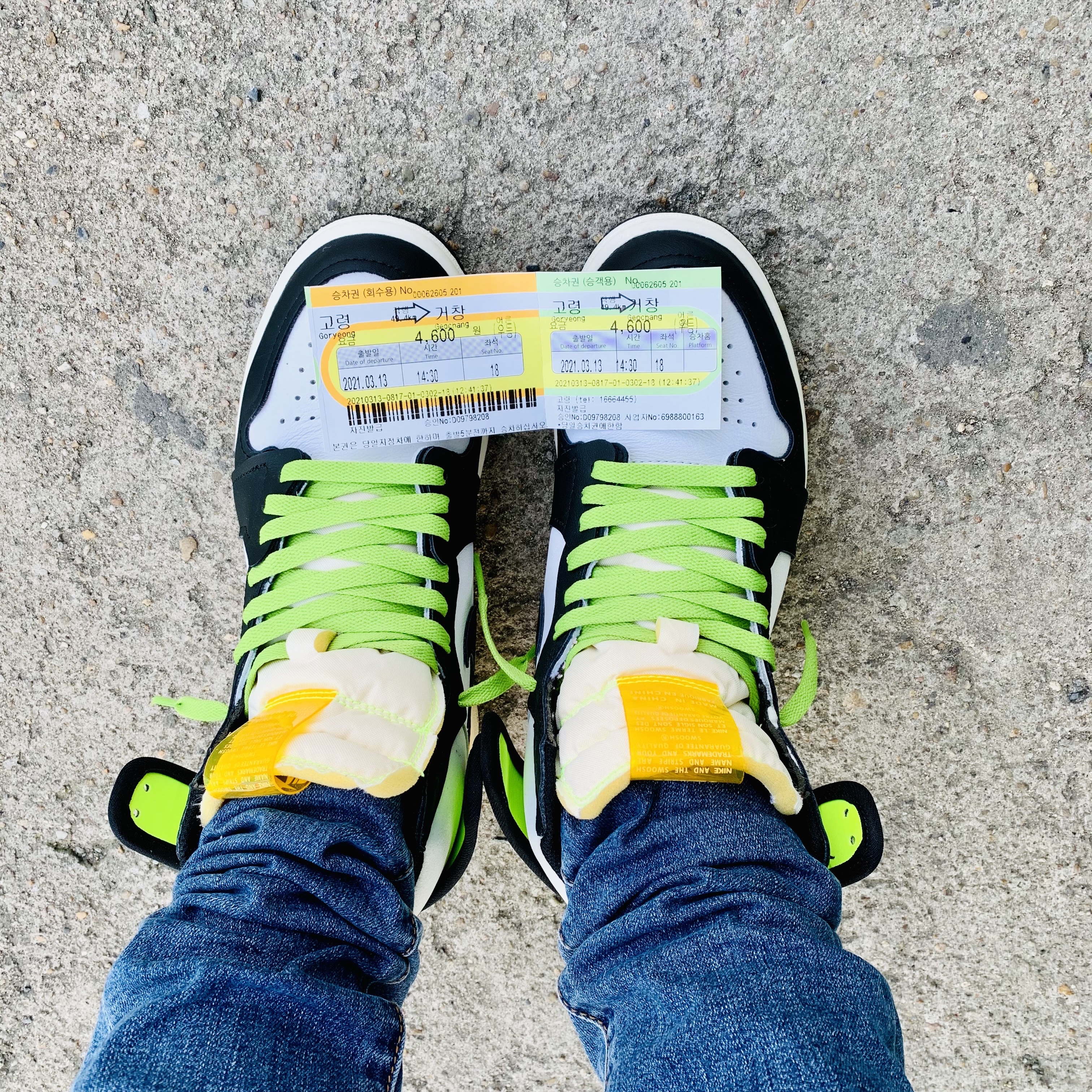 Jordan 1 Retro High OG Volt Gold 착용 스타일 - 1