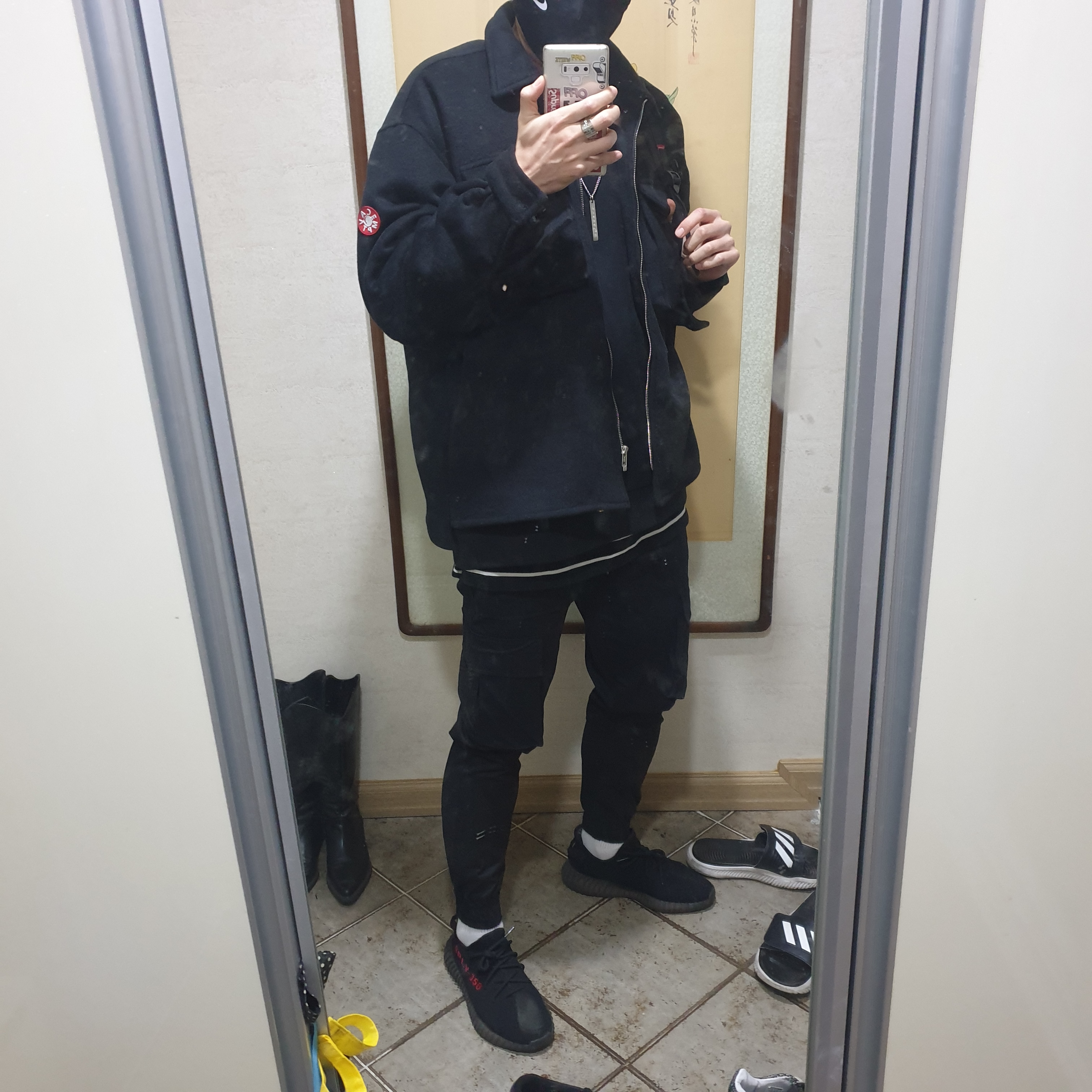 Adidas Yeezy Boost 350 V2 Black Red 2017, Nike x Stussy NRG ZR Fleece Crewneck Black - US/EU 착용 스타일