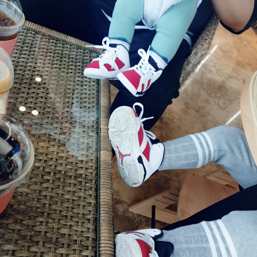 (TD) Jordan 6 Retro Carmine 2021, Adidas Yeezy Boost 700 V2 Inertia 착용 스타일 - 1