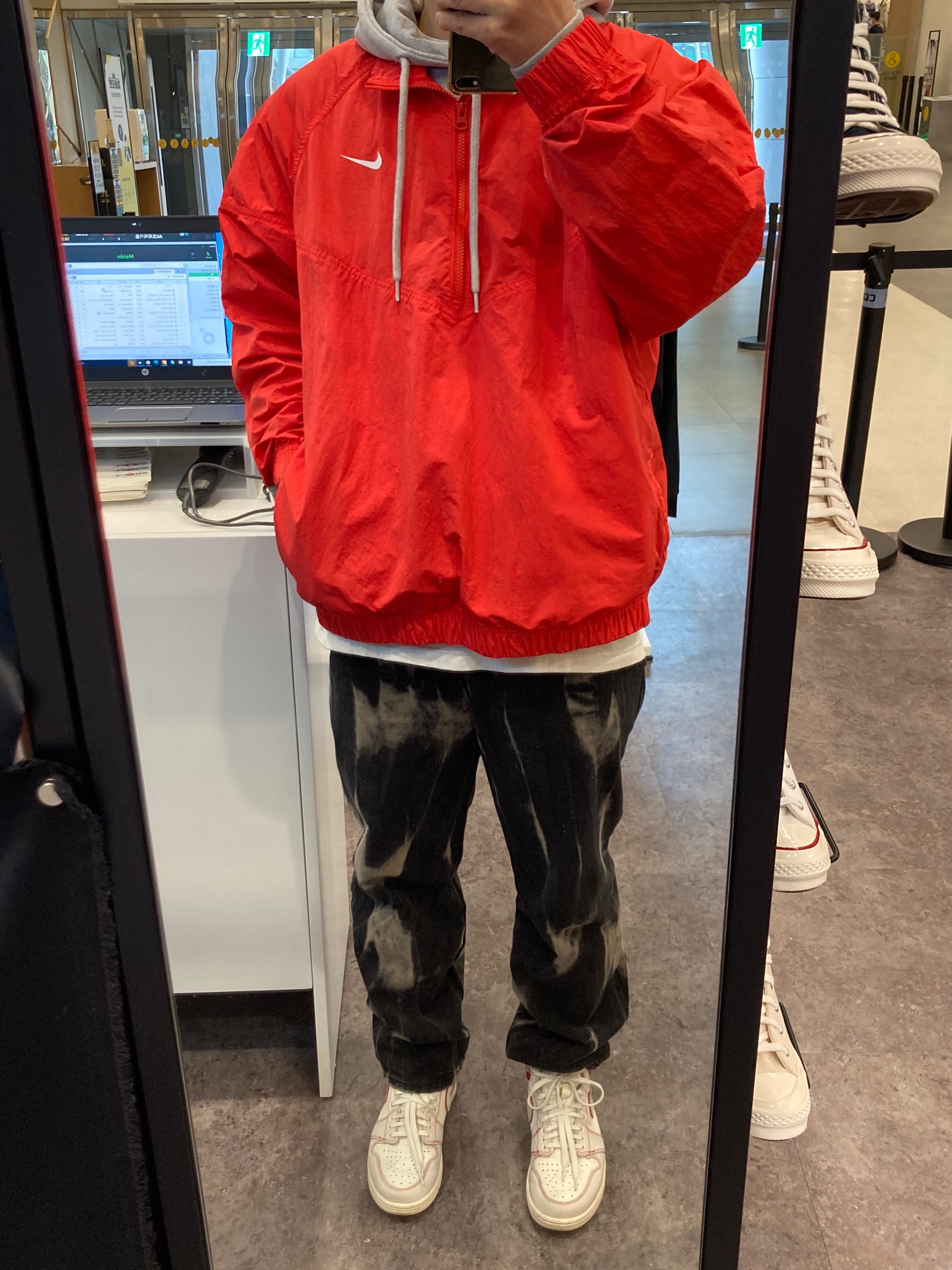 Jordan 1 Retro High Phantom Gym Red, Nike x Stussy Windrunner Jacket Habanero Red 착용 스타일 - 2