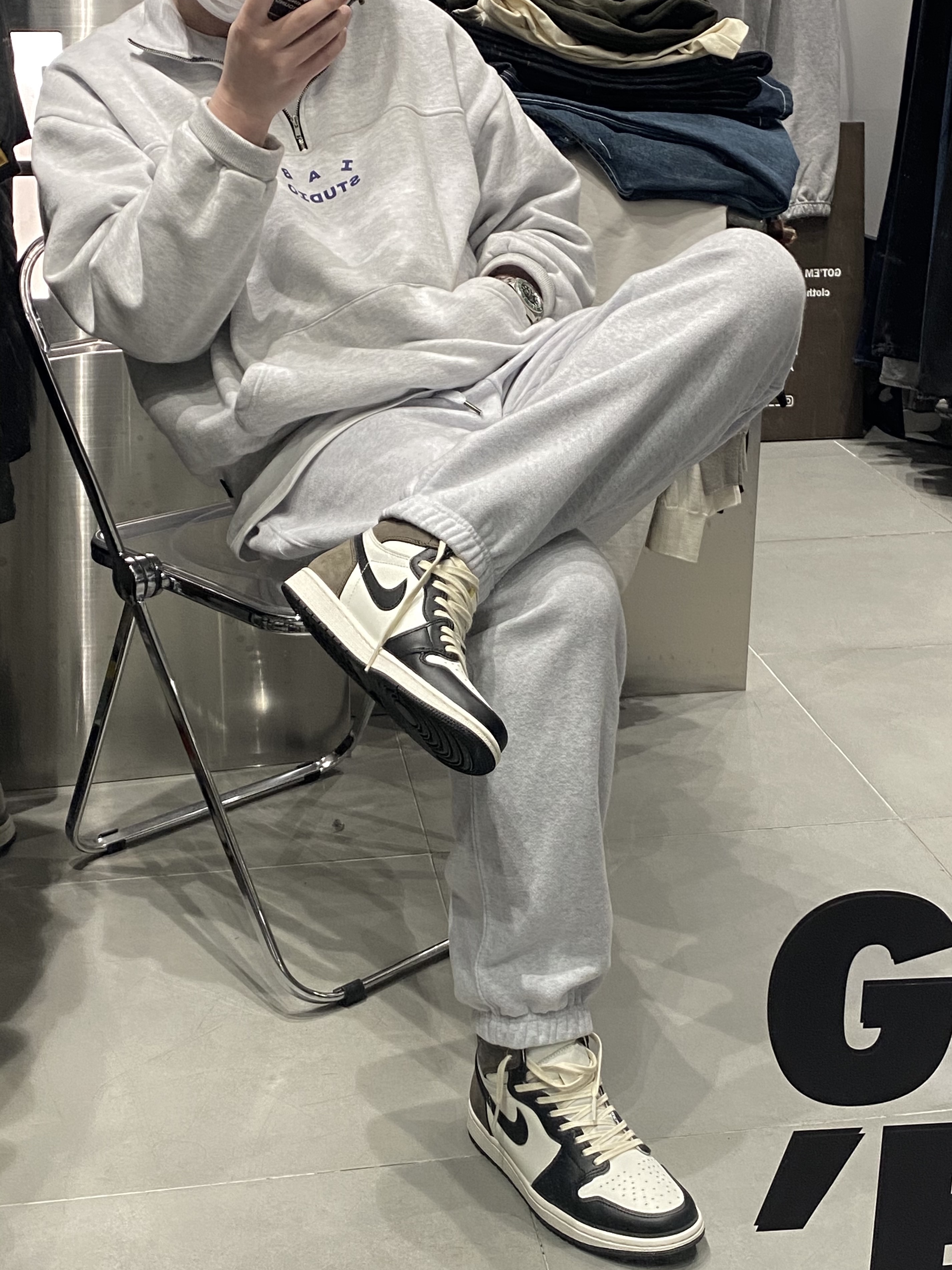 IAB Studio Half Zip Pullover Light Gray, Jordan 1 Retro High OG Black Mocha 착용 스타일