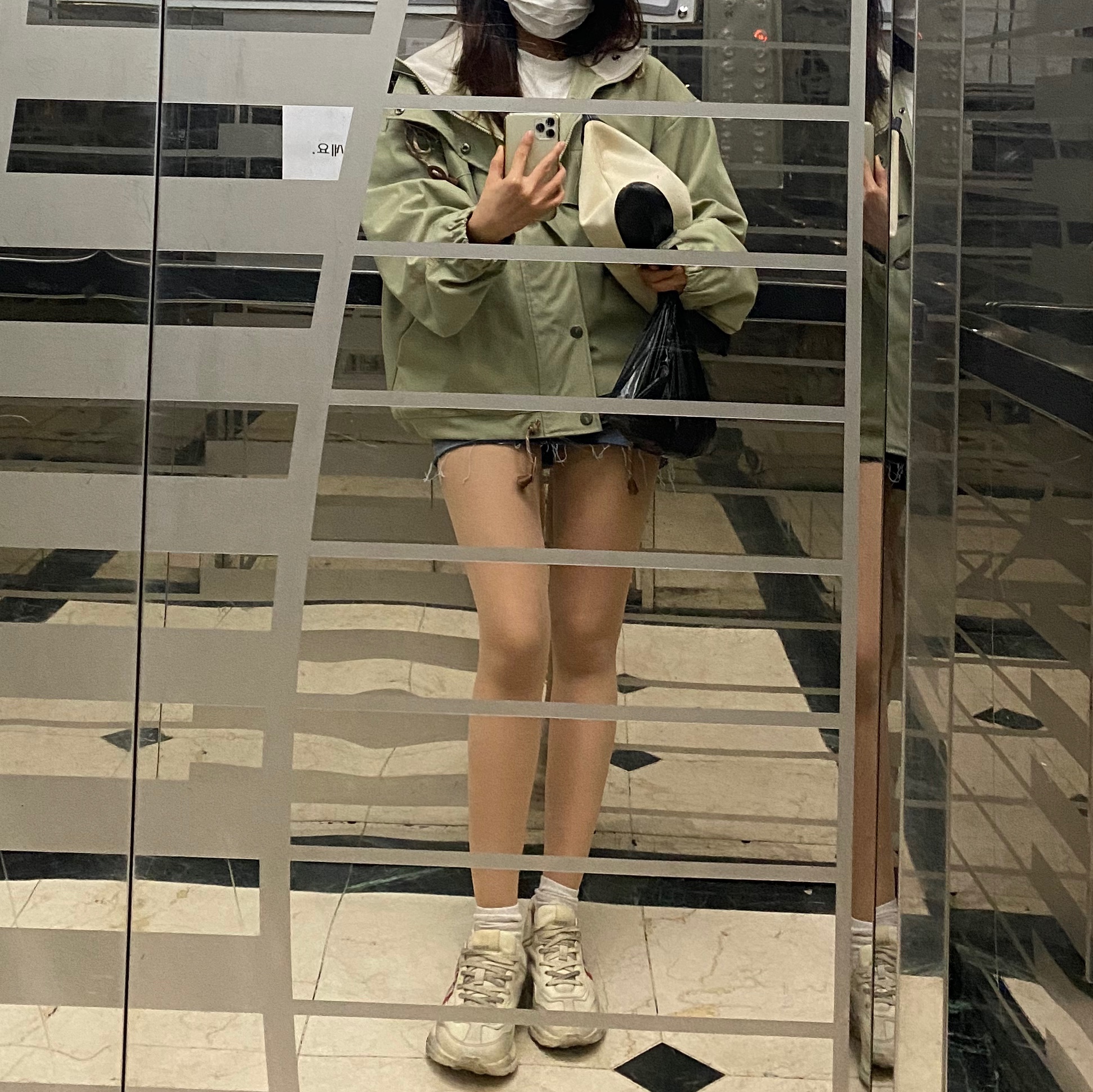 Gucci Rhyton Leather Sneakers Mouth 착용 스타일