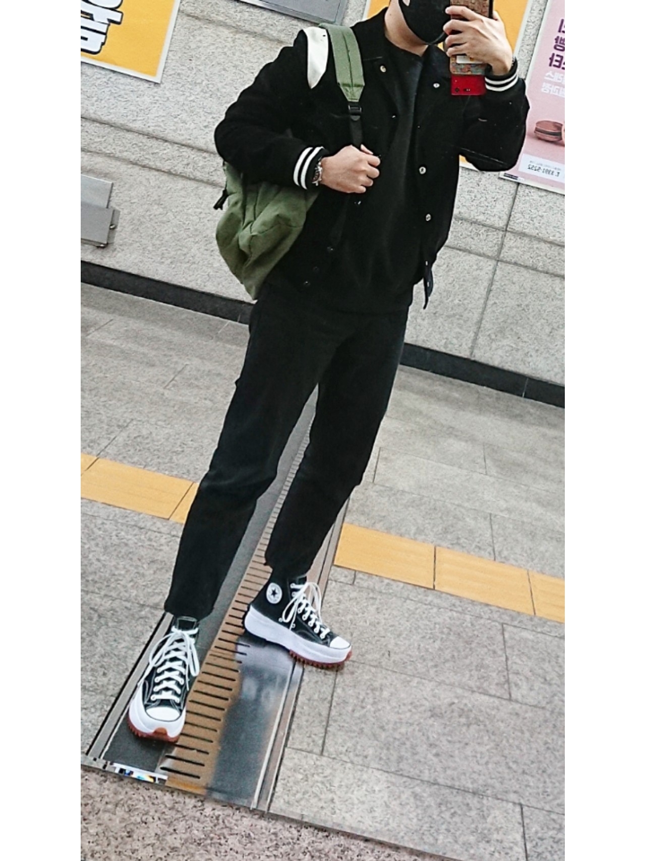 Converse Run Star Hike Hi Black White Gum 착용 스타일 - 1