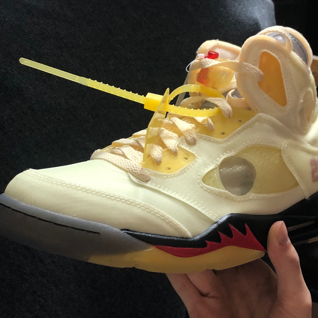 Jordan 5 x Off-White Retro SP Sail Fire Red 착용 스타일 - 2