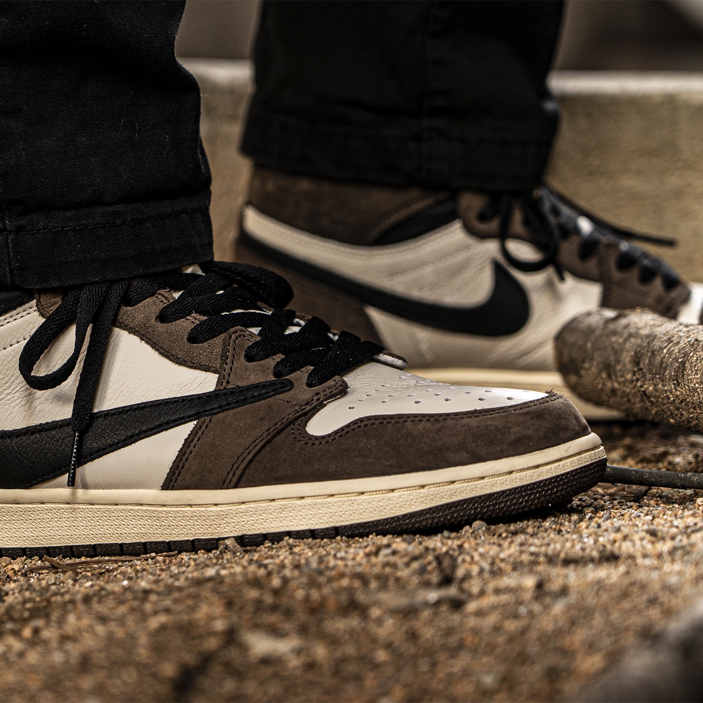 Jordan 1 x Travis Scott Retro High OG SP Mocha 착용 스타일 - 4