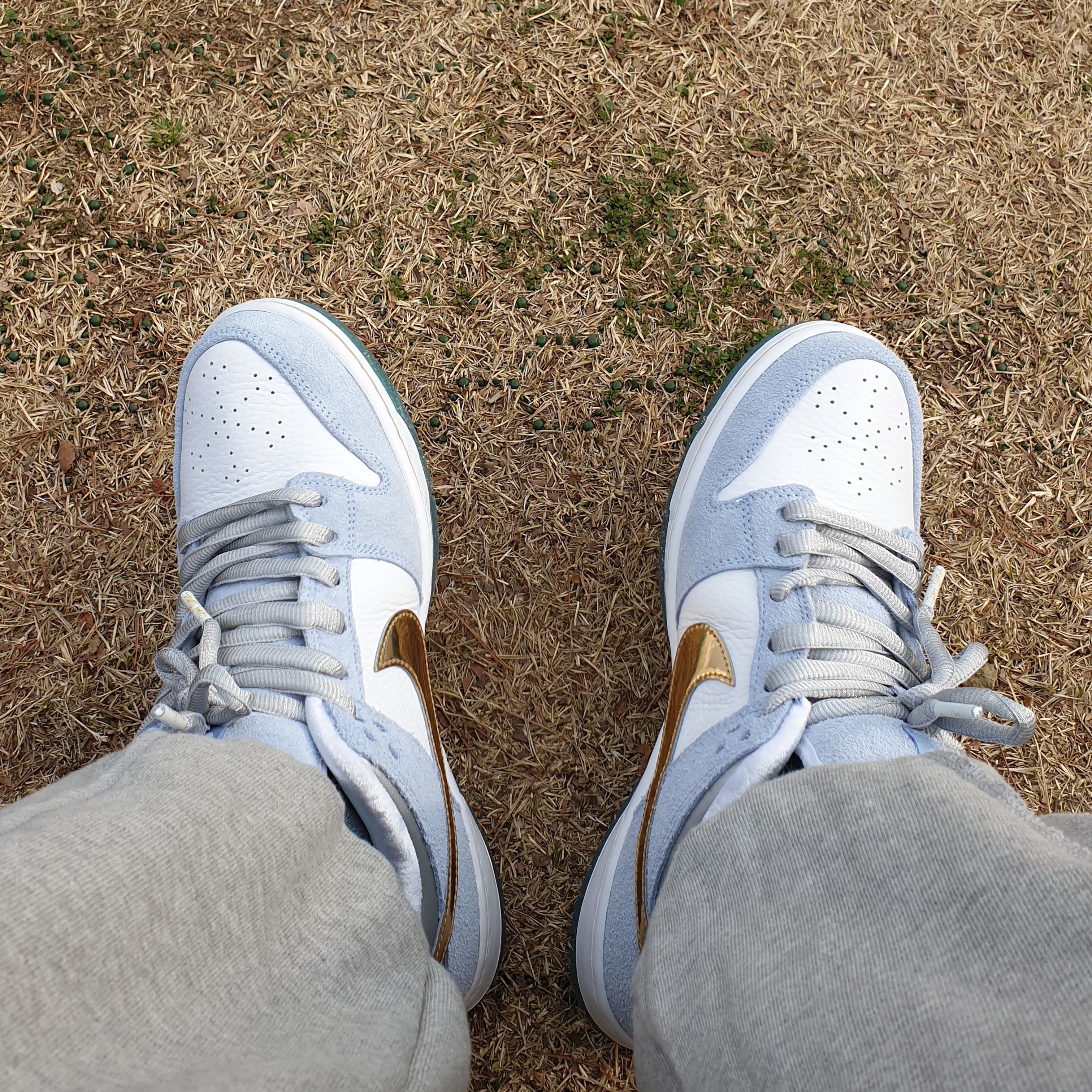 Nike x Sean Cliver SB Dunk Low Holiday Special 착용 스타일 - 5