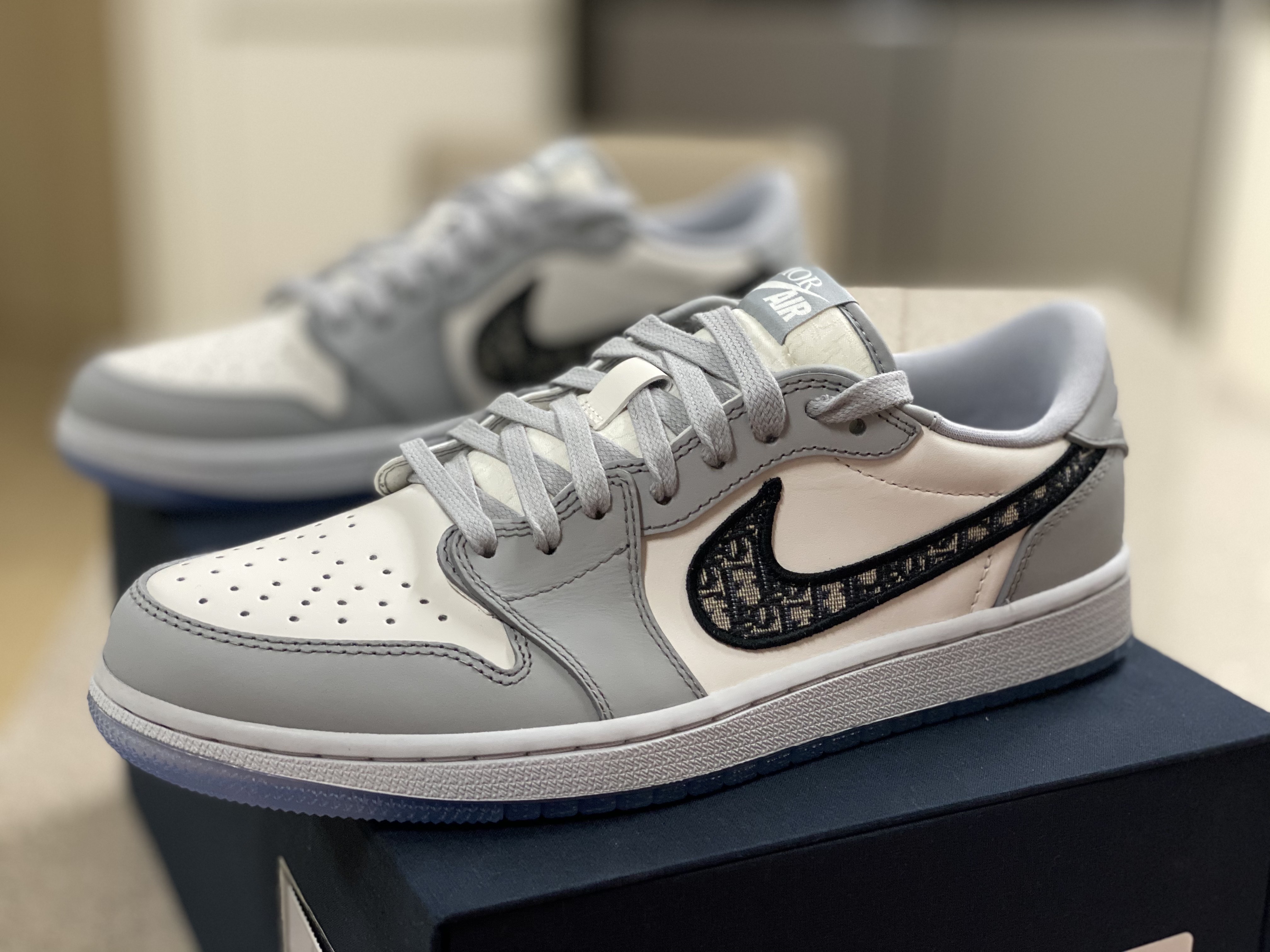 Jordan 1 x Dior Low OG 착용 스타일 - 1