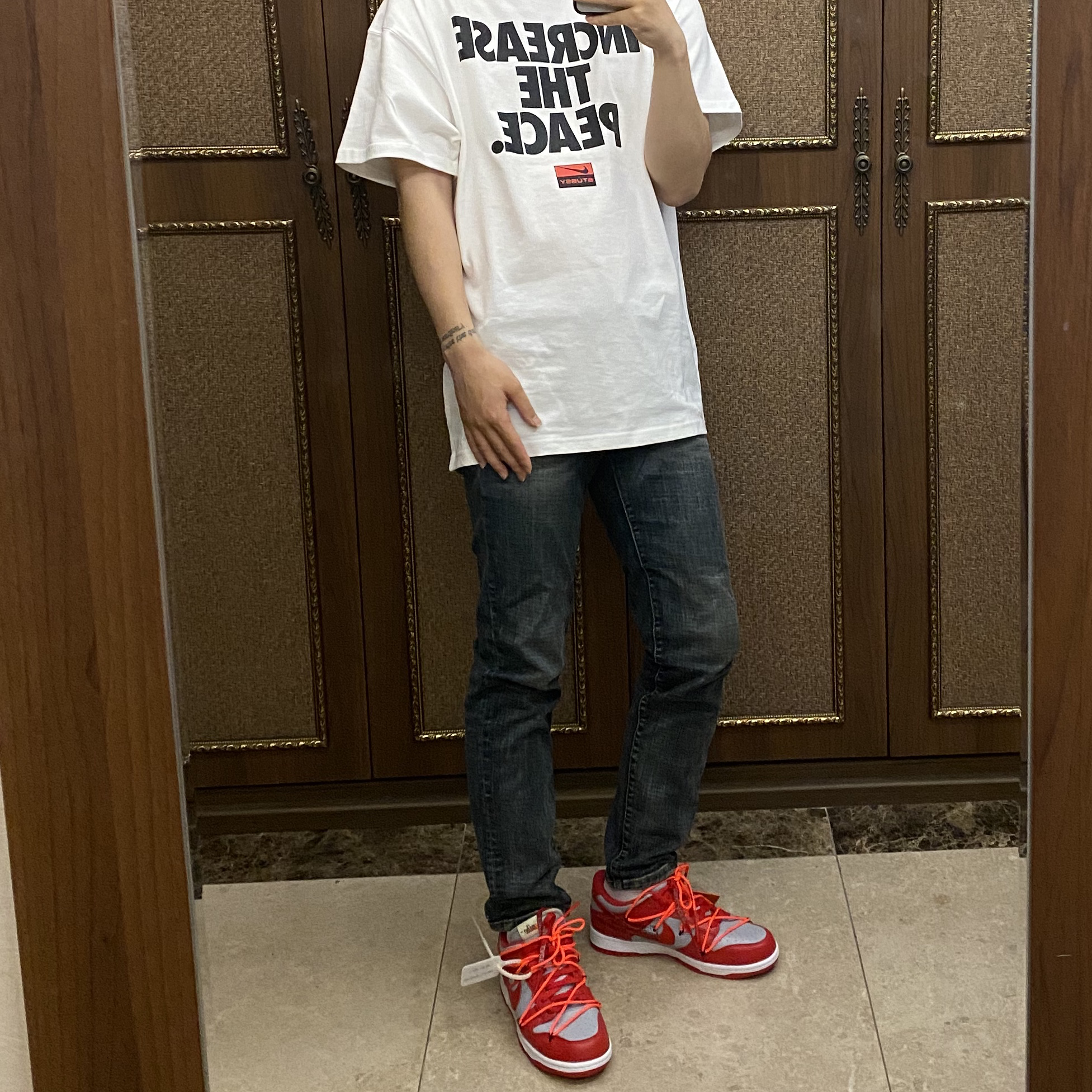 Nike x Off-White Dunk Low University Red, Nike x Stussy Increase The Peace T-Shirt - US/EU 착용 스타일