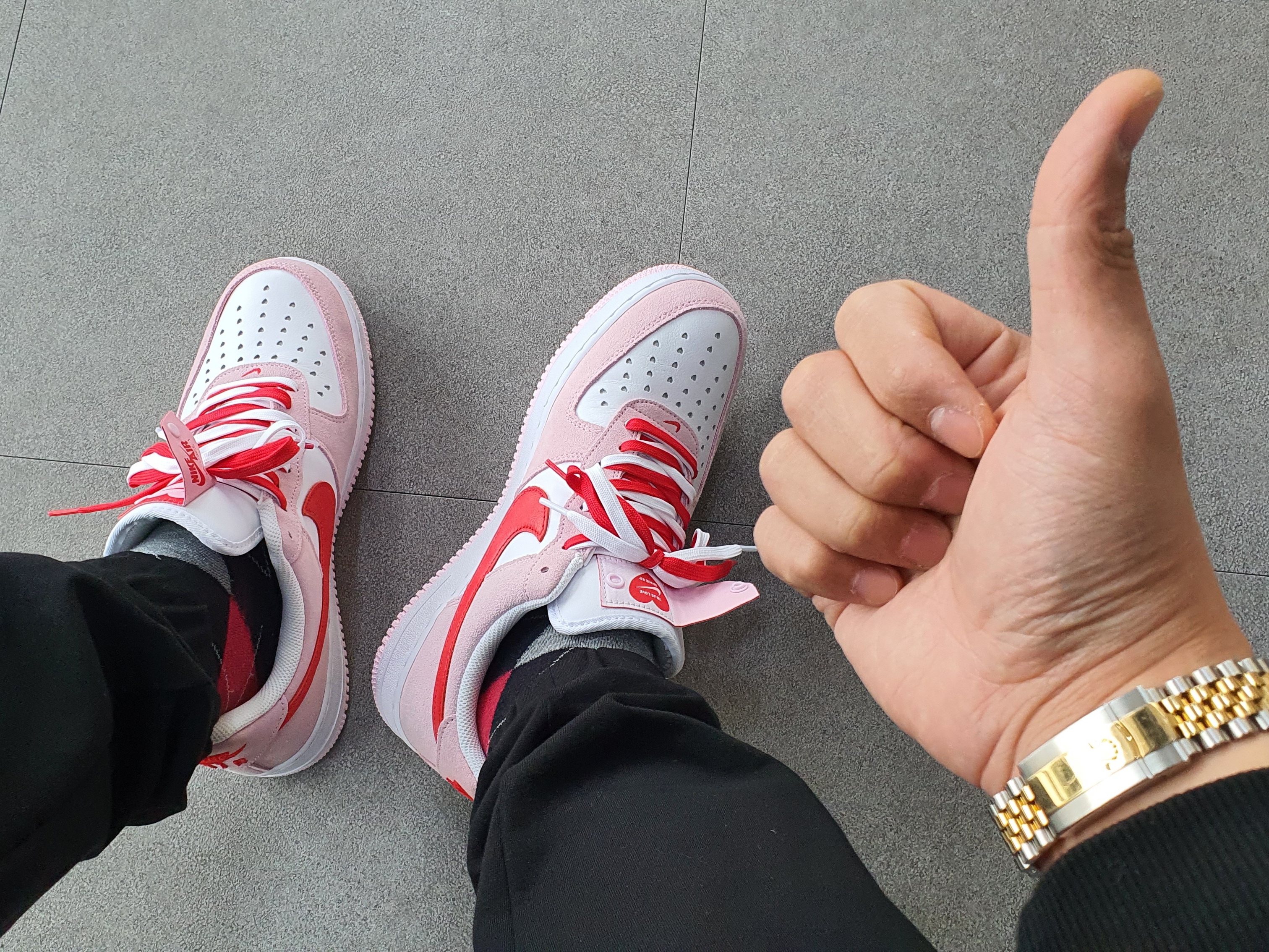 Nike Air Force 1 '07 QS Valentine's Day 착용 스타일 - 1