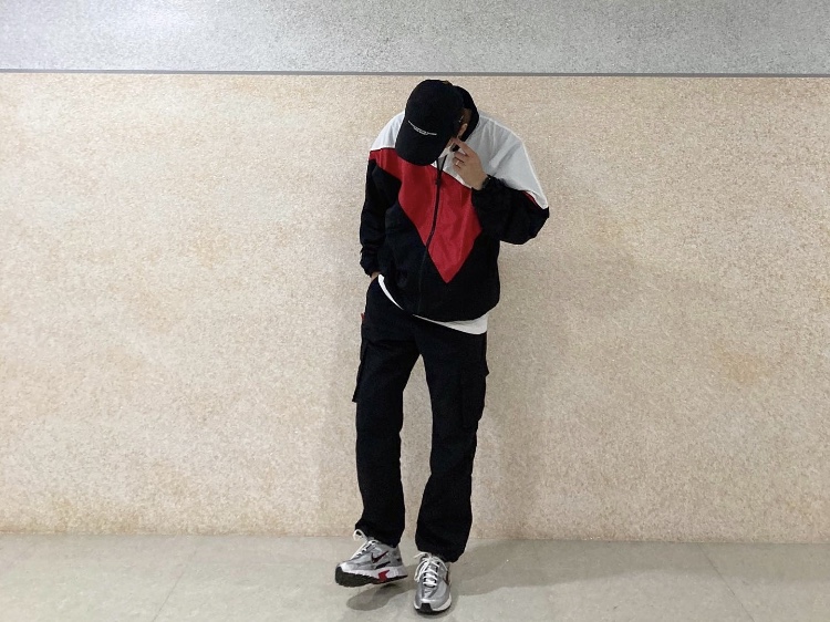 Nike Initiator Metallic Silver Black 착용 스타일