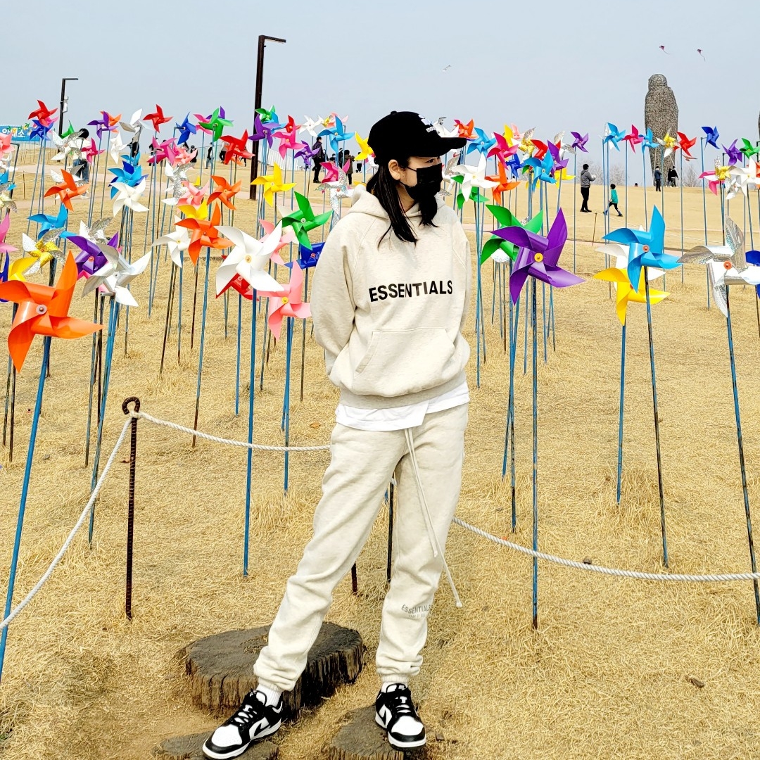 Essentials 3D Silicon Applique Pullover Hoodie Oatmeal/Oatmeal Heather/Light Heather Oatmeal 2020, Essentials Sweatpants Oatmeal/Oatmeal Heather/Light Heather Oatmeal 2020 착용 스타일 - 1
