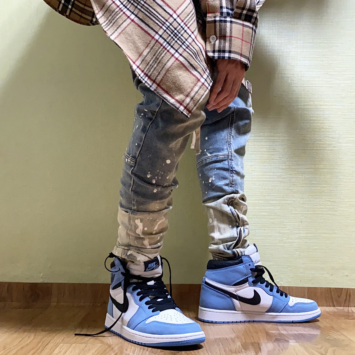 Jordan 1 Retro High OG University Blue 착용 스타일 - 2