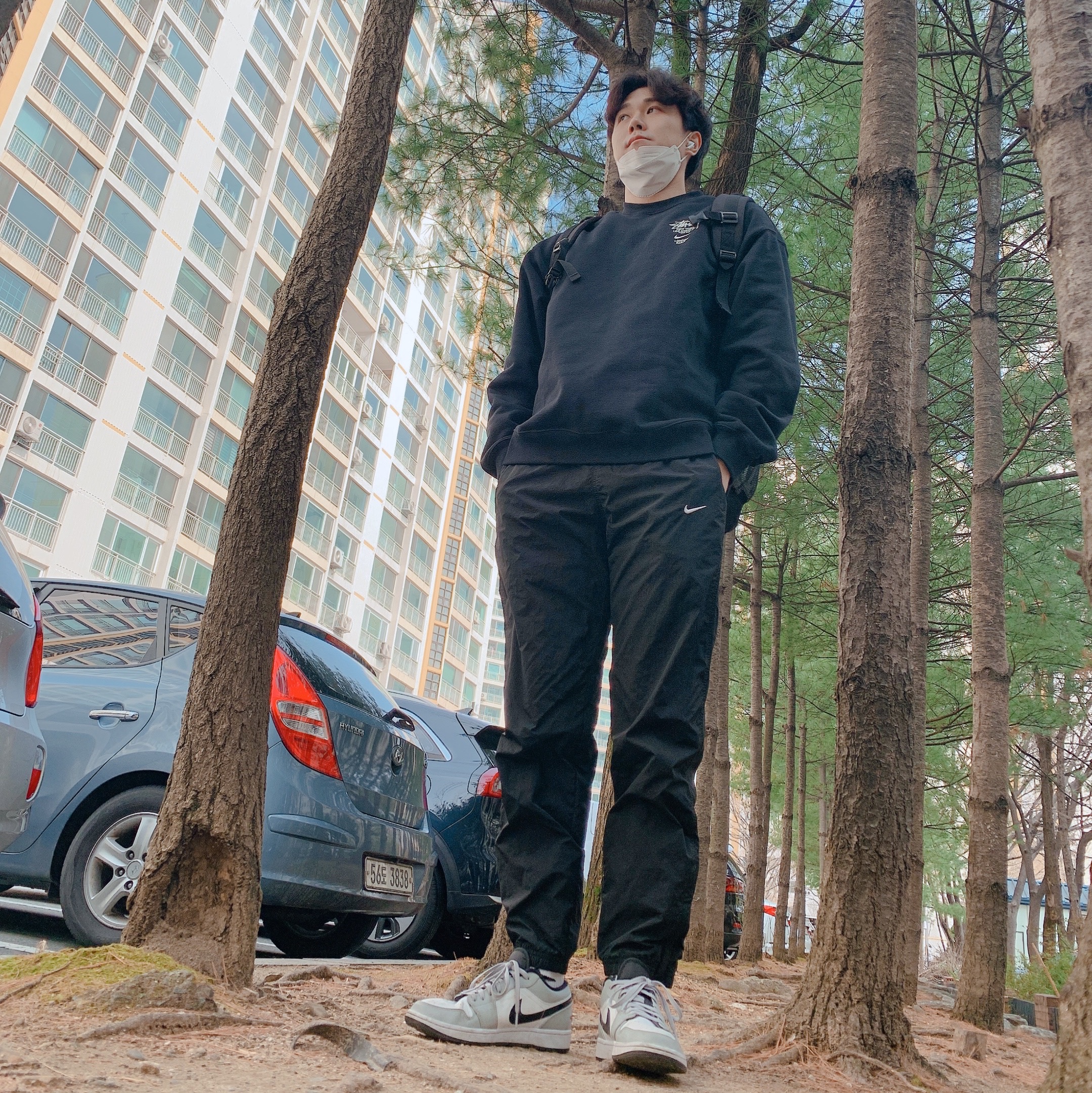 Nike M NRG Track Pants Black, Jordan 1 Low Light Smoke Grey 착용 스타일