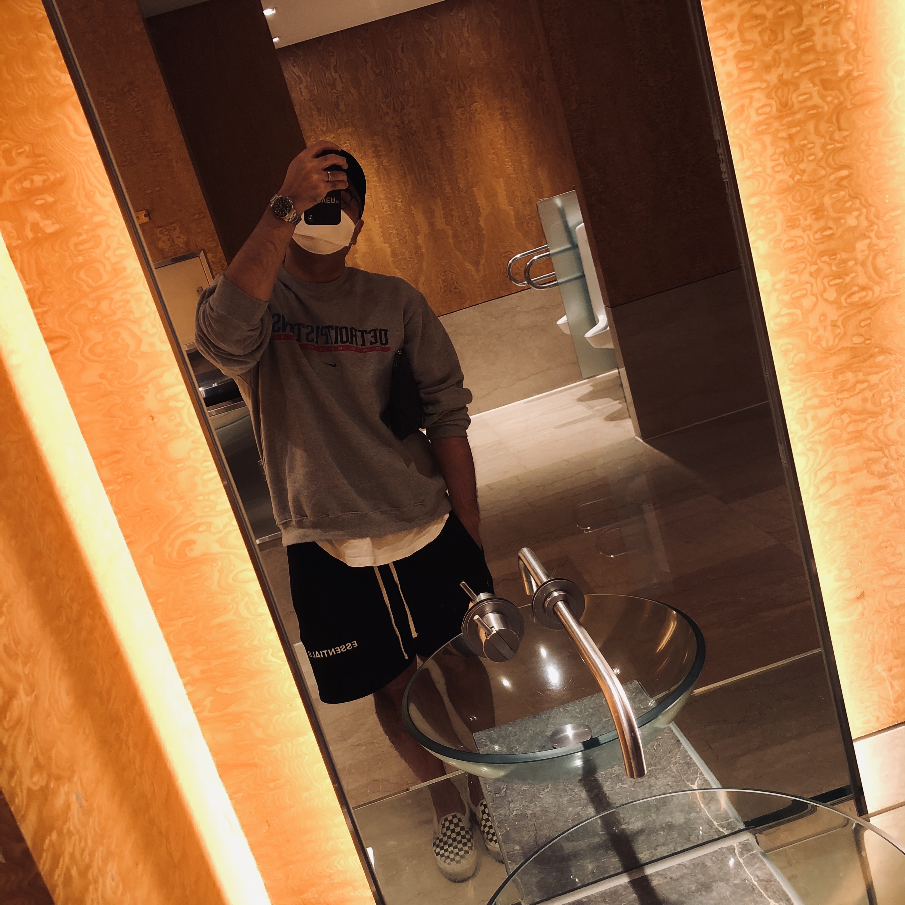 Vans Vault OG Classic Slip-On LX Checkerboard, Essentials Sweatshorts Black 2020 착용 스타일