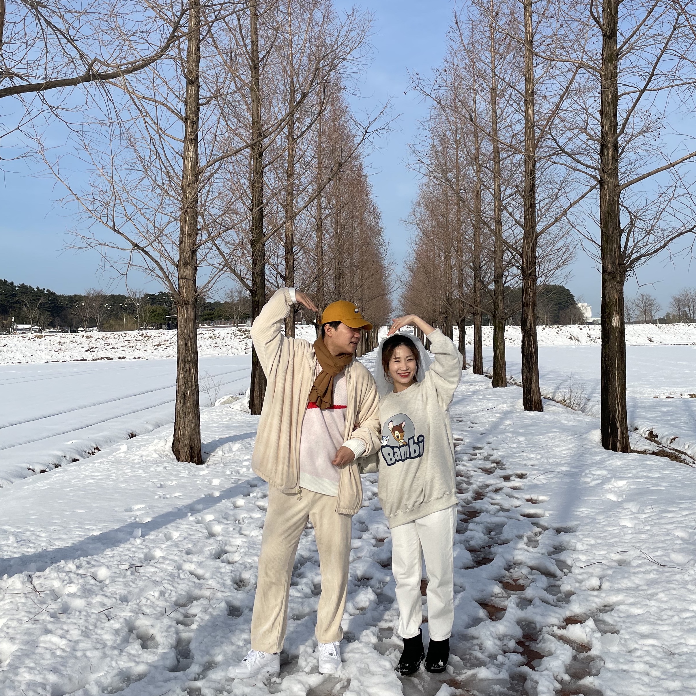 Nike Air Force 1 '07 Low White, Supreme x Nike Swoosh Sweater White - 19SS 착용 스타일 - 2