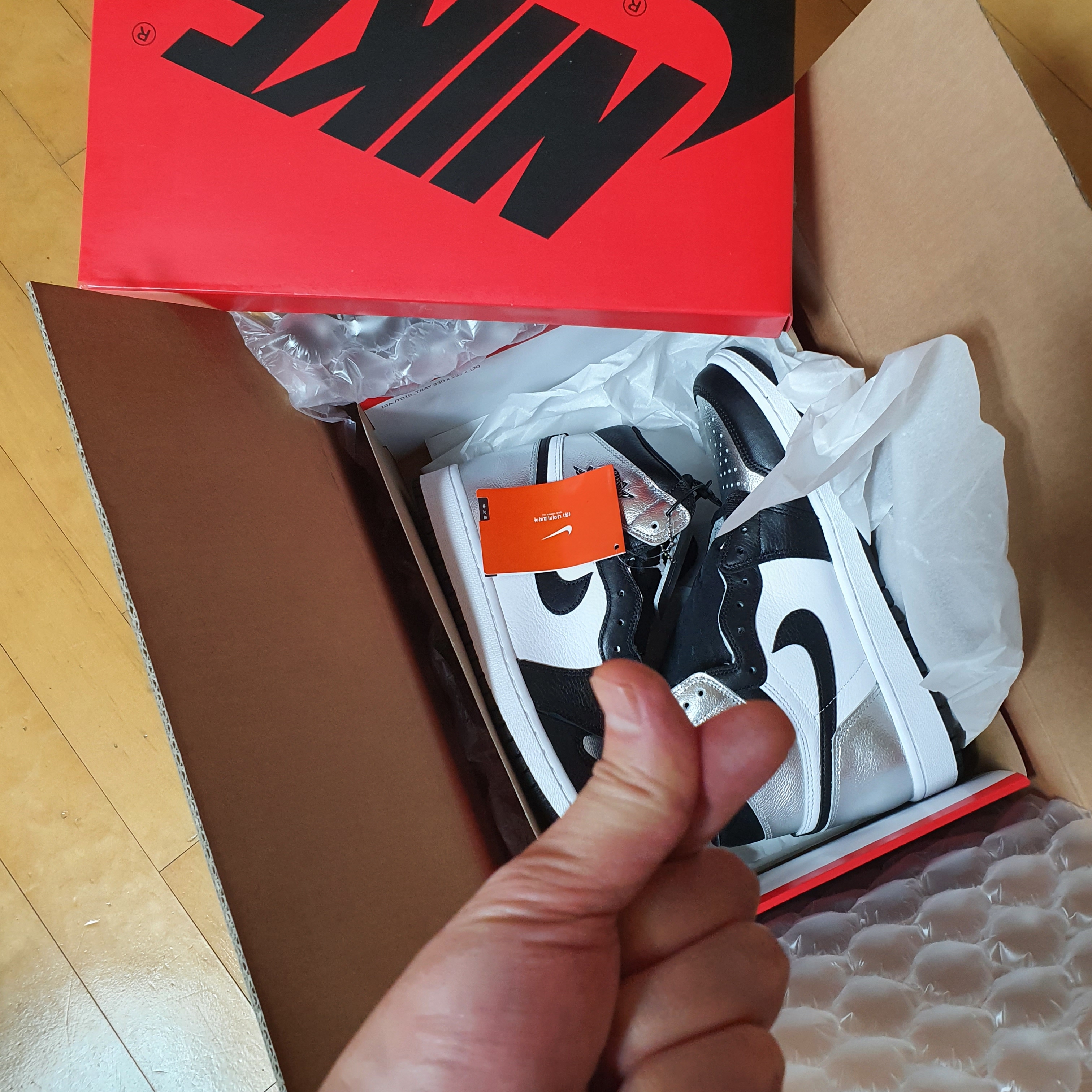 (W) Jordan 1 Retro High OG Silver Toe 착용 스타일 - 1