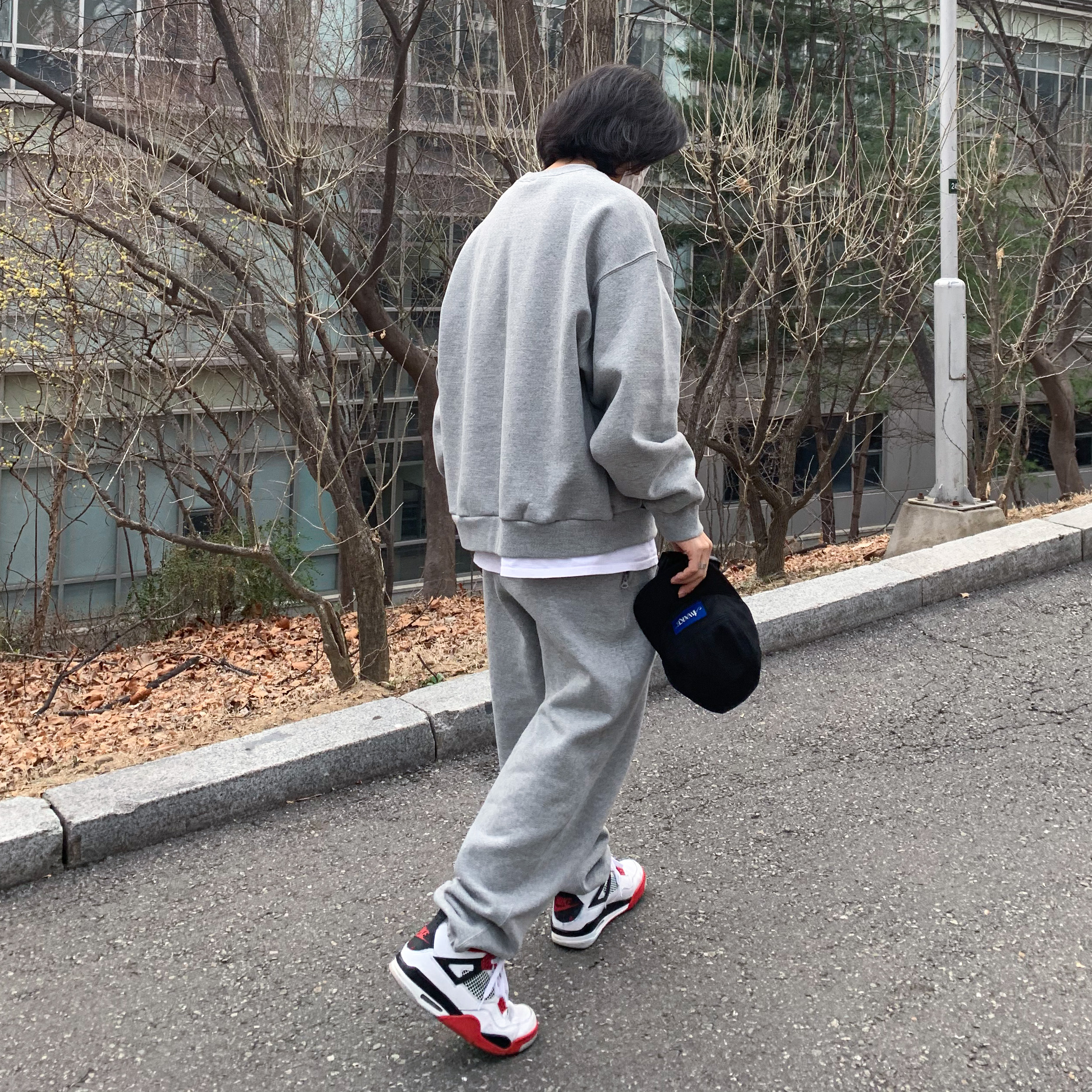 Jordan 4 Retro OG Fire Red 2020, Nike x Stussy NRG BR Crew Fleece Grey 착용 스타일 - 1
