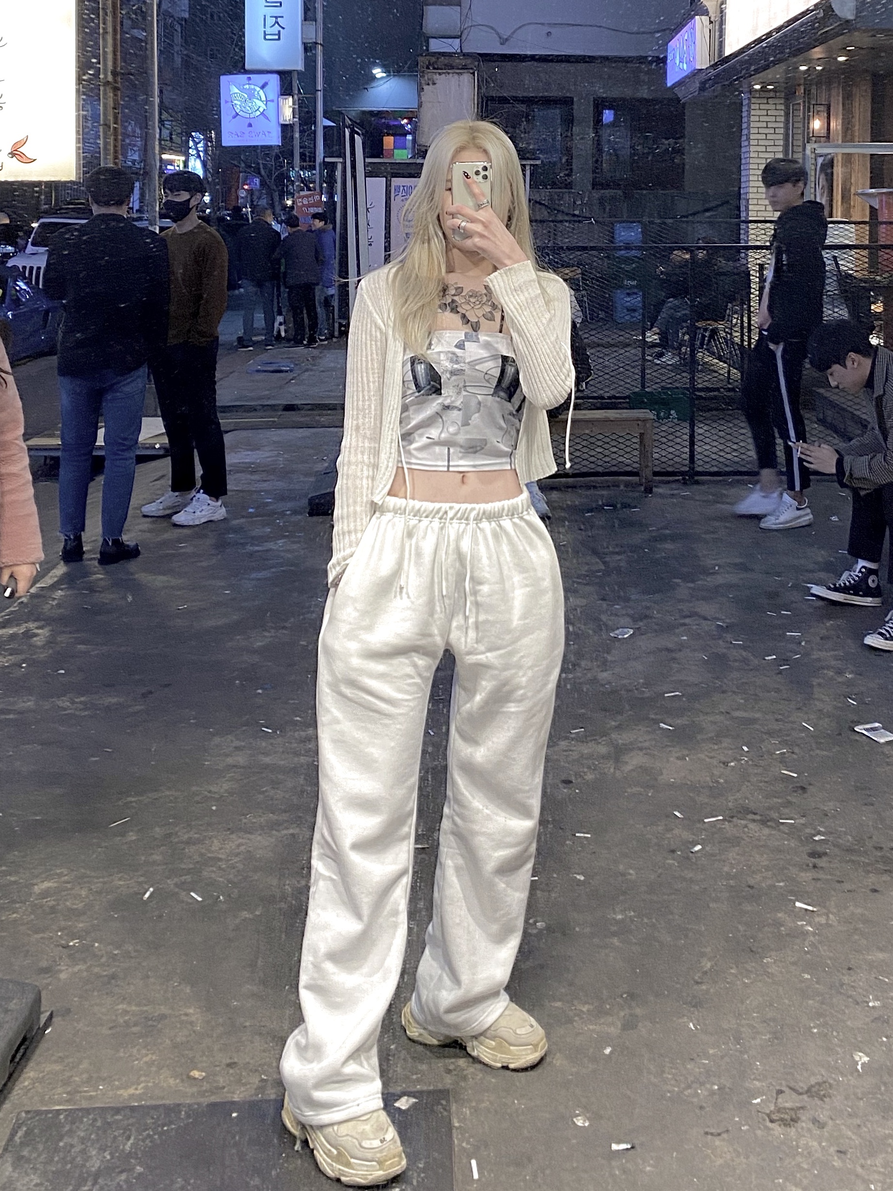 Balenciaga Triple S White 2018 착용 스타일