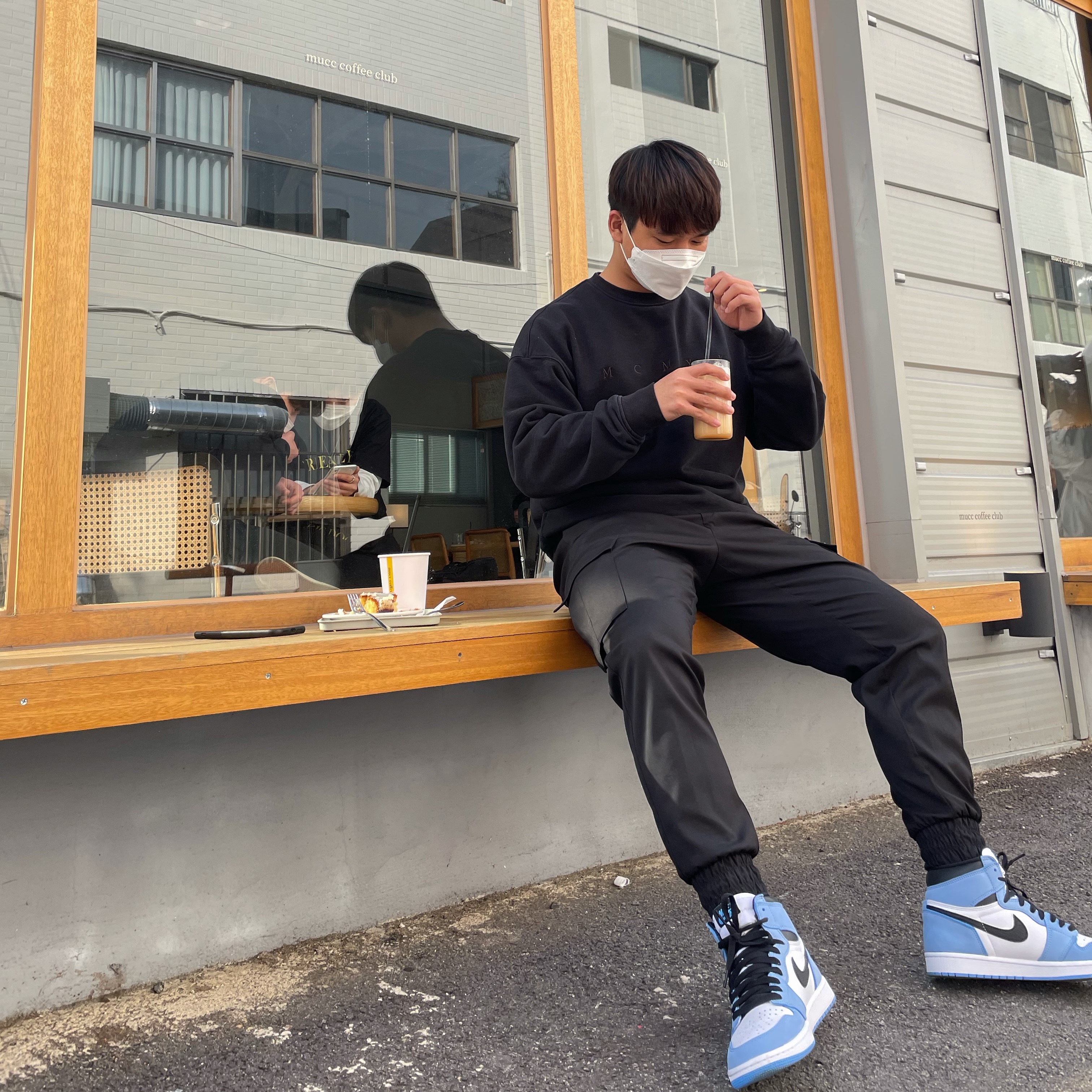 Jordan 1 Retro High OG University Blue 착용 스타일